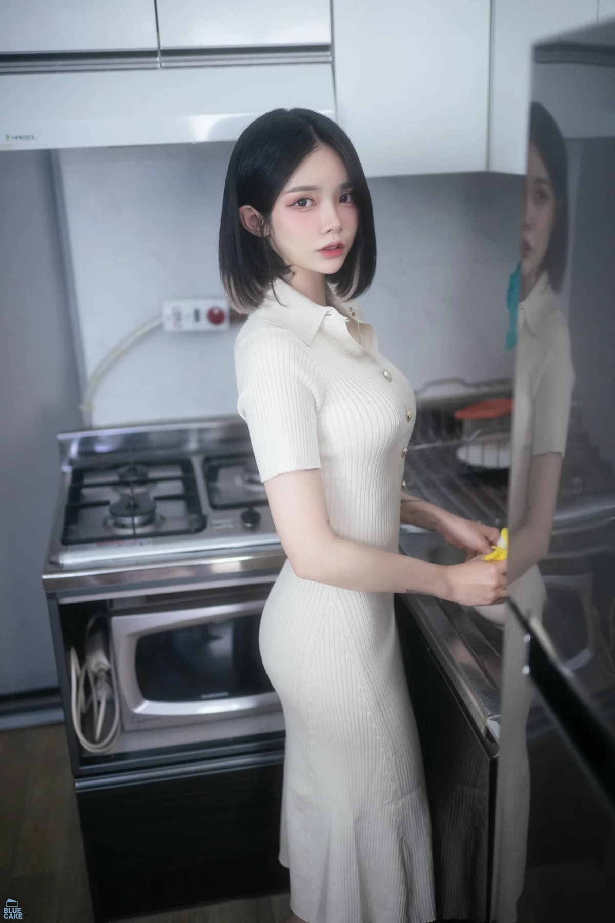 BLUECAKE No.143 Hikari抹胸短发美女 - 2