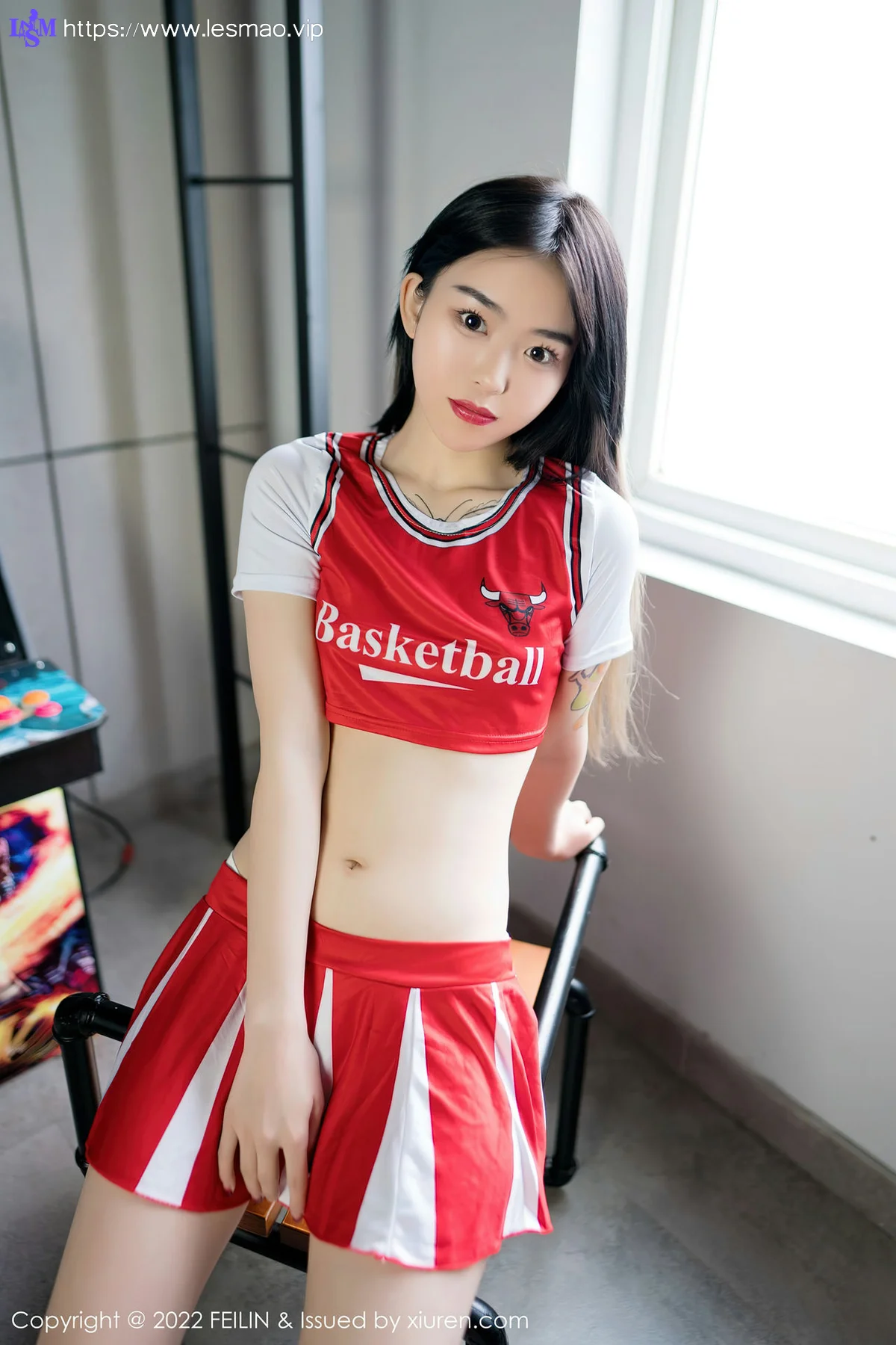 FeiLin 嗲囡囡 Vol.443  白色运动服 奶瓶. 性感写真33 - 2