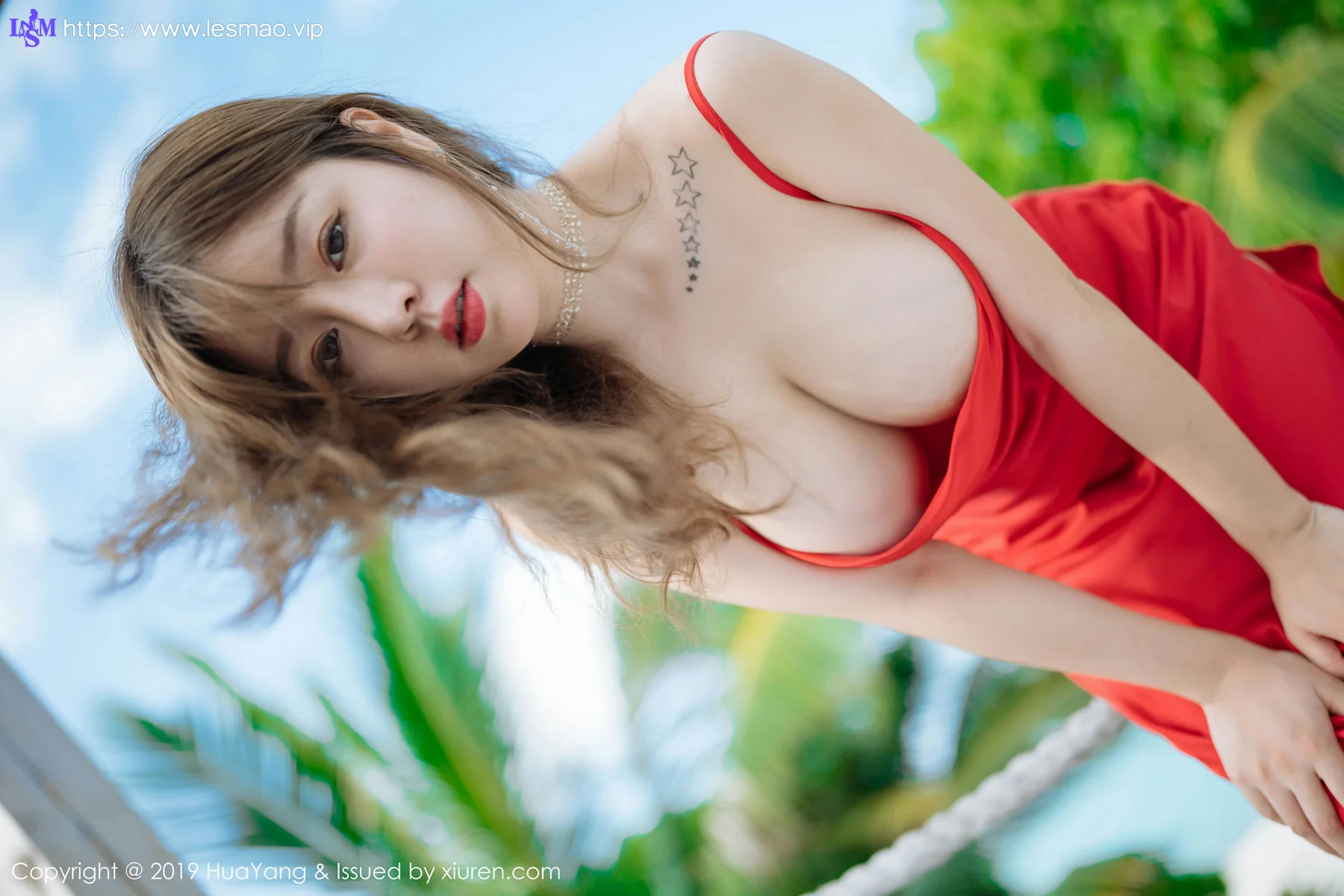 HuaYang 花漾show Vol.180 室外红艳吊裙写真 王雨纯 - 2