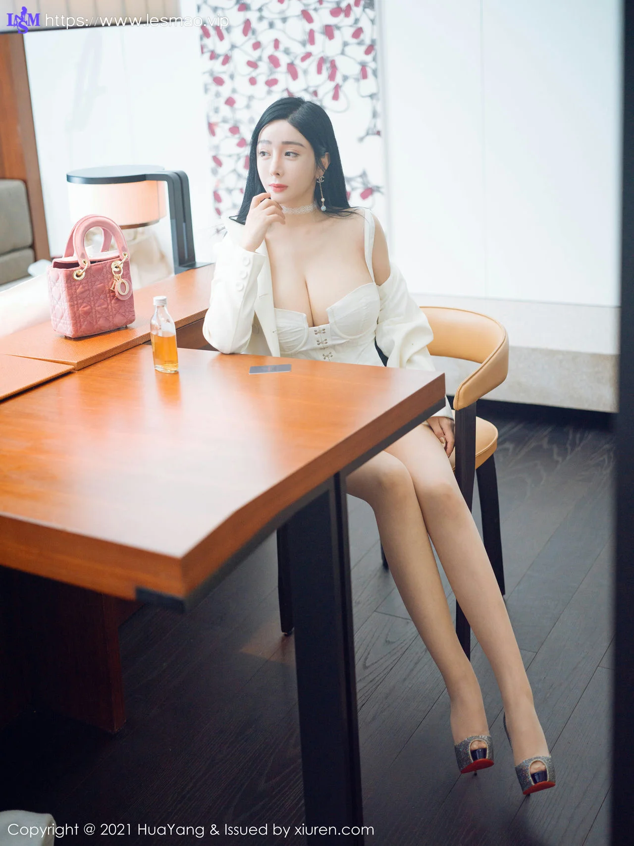 HuaYang 花漾show Vol.381 职场保险经纪 允爾 厦门旅拍写真 - 8
