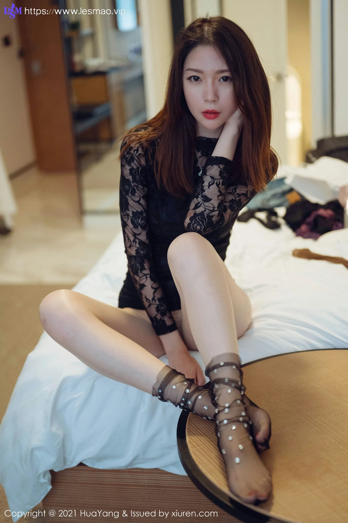 HuaYang 花漾show Vol.385 朦胧诱惑丝袜 梦心月 丝袜美腿写真 - 1