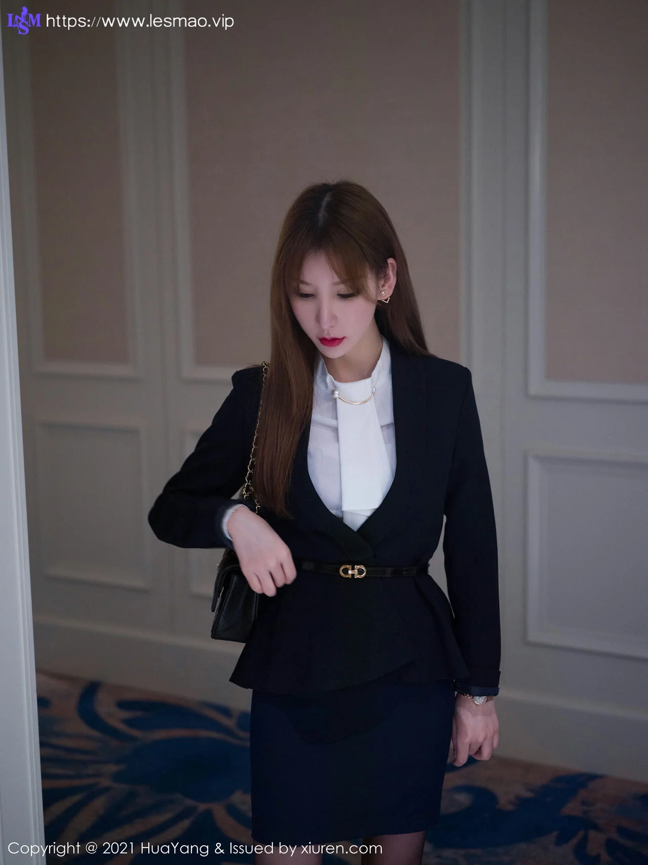 HuaYang 花漾show Vol.397 下班后的OL剧情 周于希Sandy 厦门旅拍 - 1