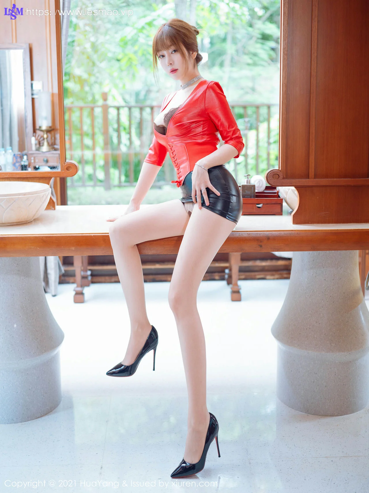 HuaYang 花漾show Vol.424 皮衣与熟女气息 王雨纯 西双版纳旅拍 - 5