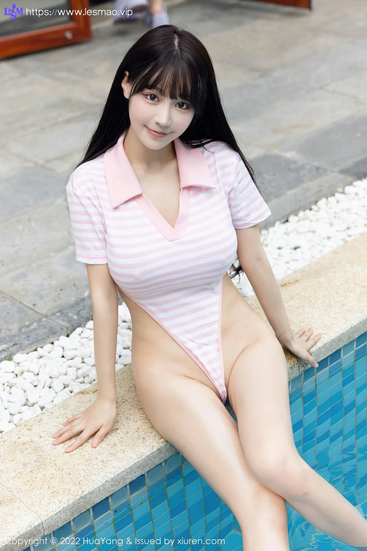 HuaYang 花漾show Vol.517  朱可儿Flora 高开叉服饰泳池场景拍摄1 - 4