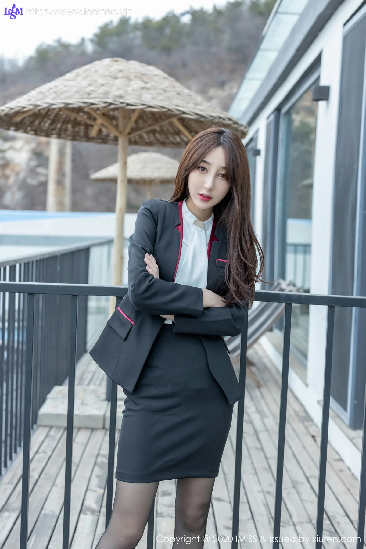 IMiss 爱蜜社 Vol.437 诱人OL丝袜美足 小九月 性感写真 - 1