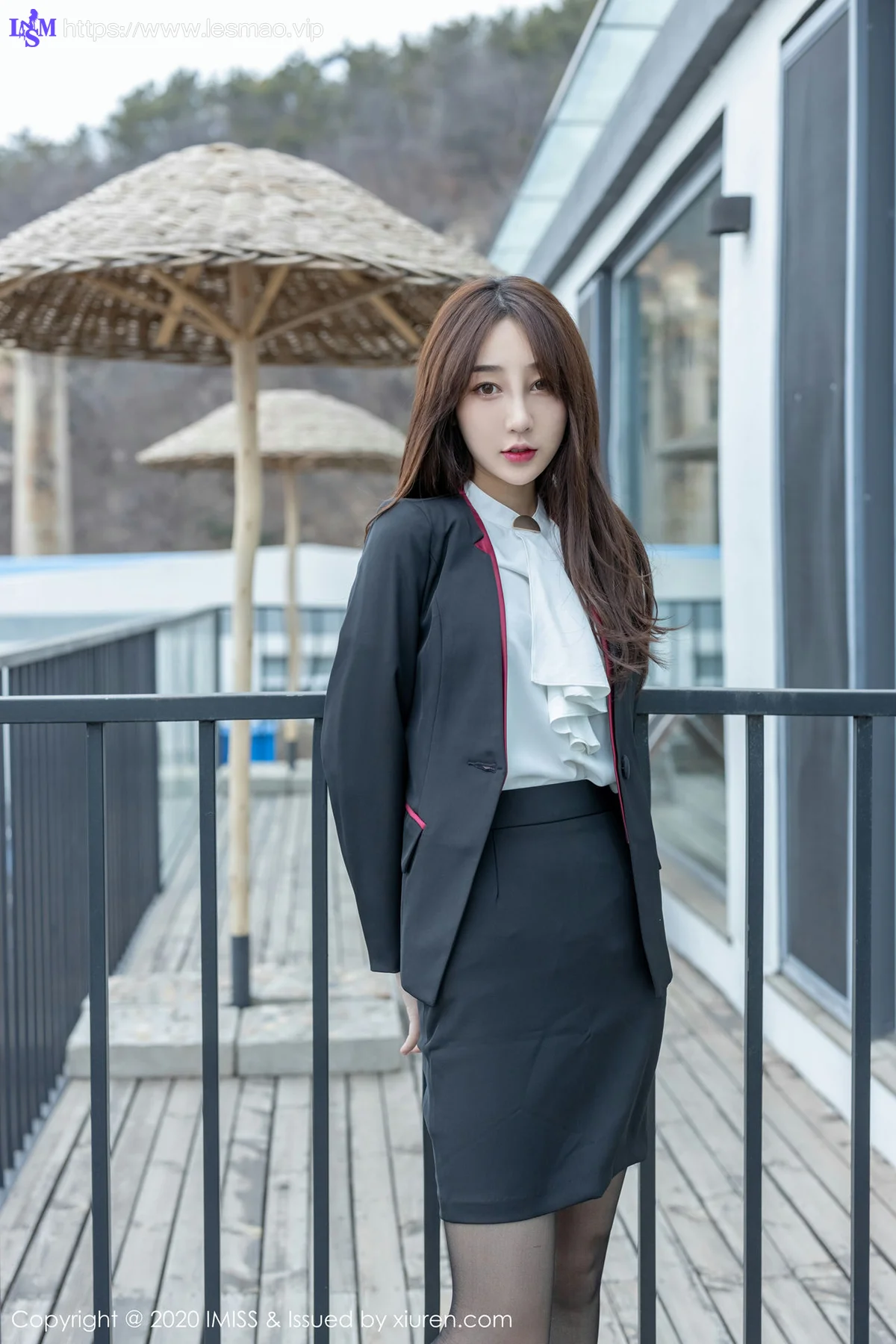 IMiss 爱蜜社 Vol.437 诱人OL丝袜美足 小九月 性感写真 - 2