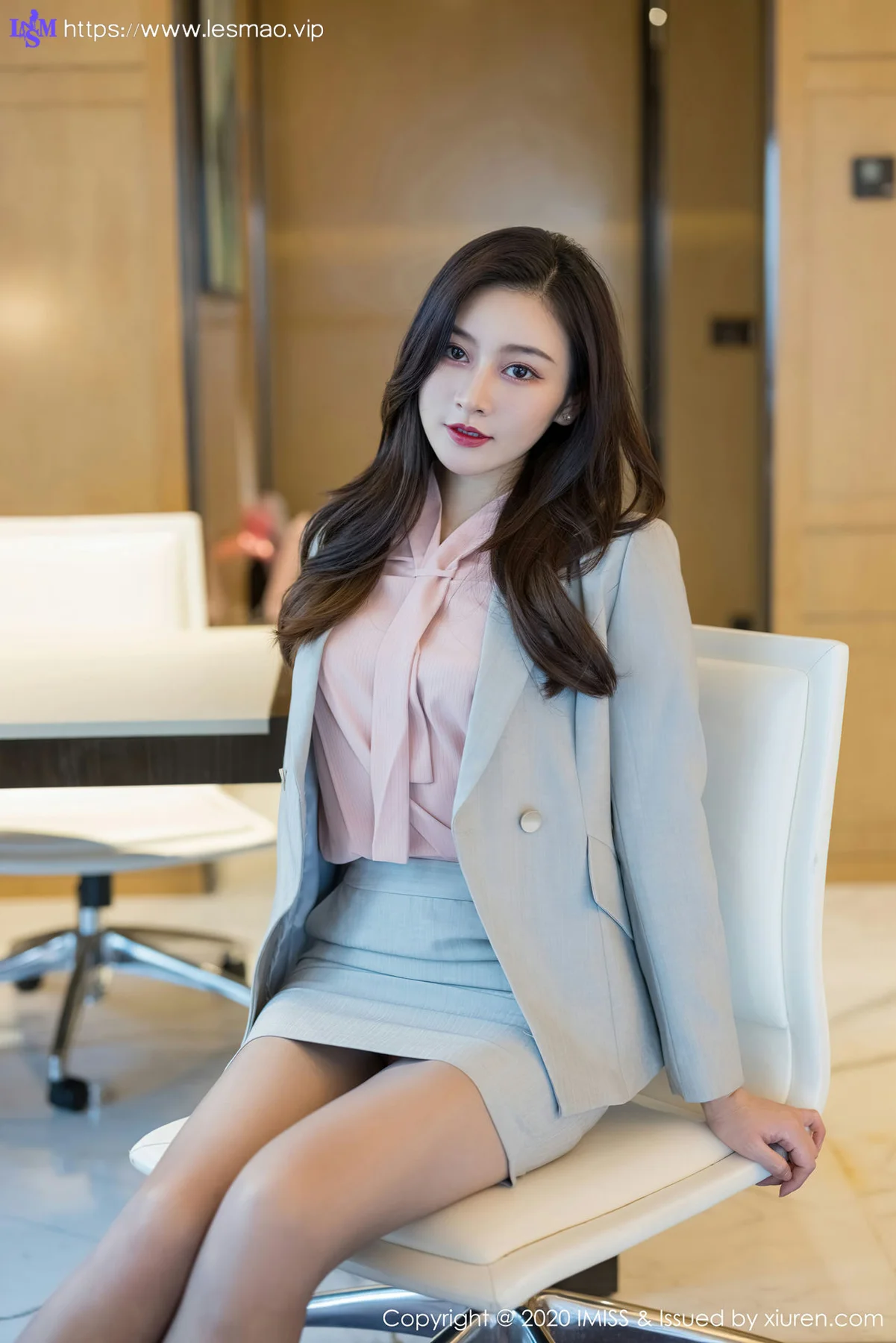 IMiss 爱蜜社 Vol.538 性感ol制服写真 Vanessa - 8