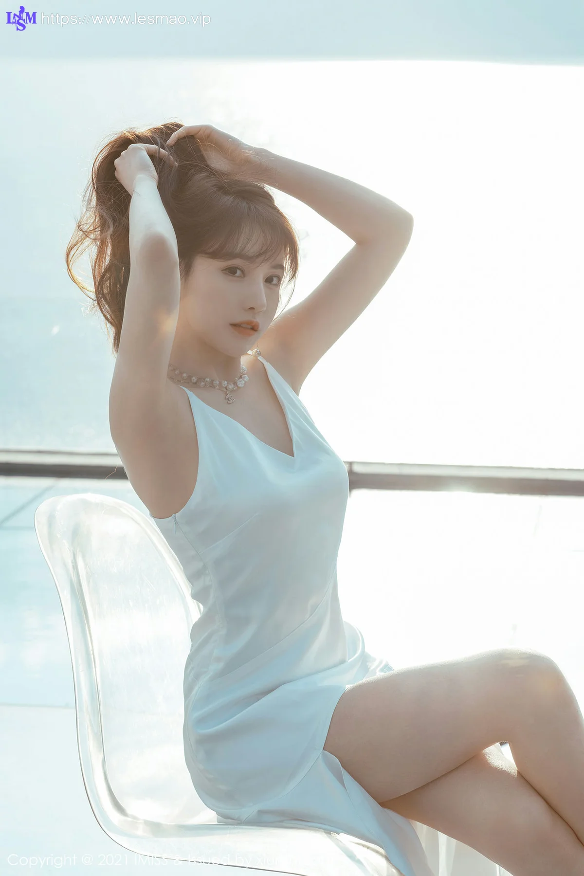 IMiss 爱蜜社 Vol.586 街拍系列 Lynn刘奕宁 性感写真 - 2