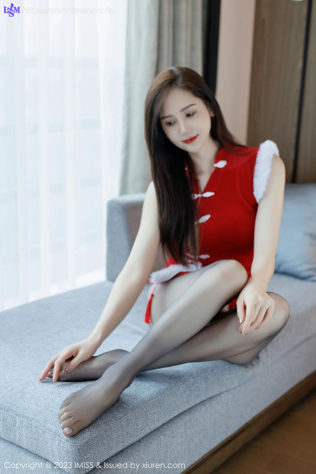 IMiss 爱蜜社 Vol.729 SISY思 红色服饰性感写真 - 1