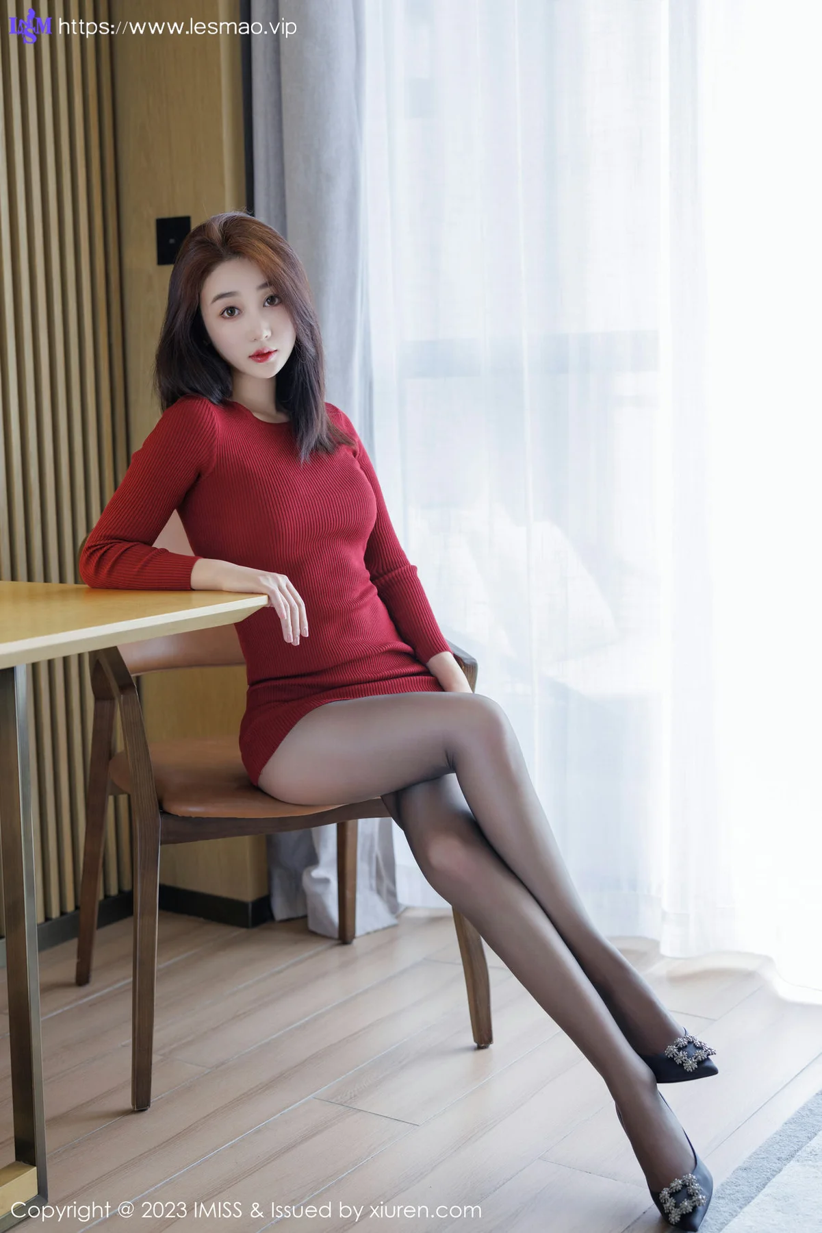 IMiss 爱蜜社 Vol.738 九月生__ 红色连衣短裙性感写真 - 2