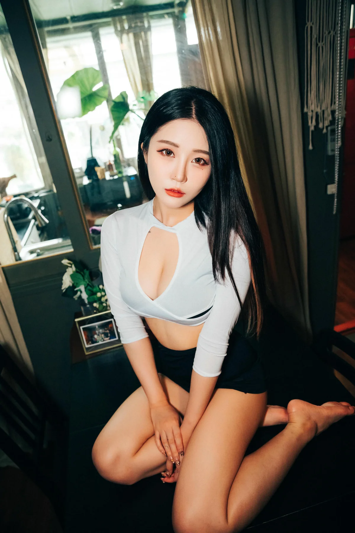 Loozy  No.002 Loozy Bomi爆乳短裙玉足 - 2
