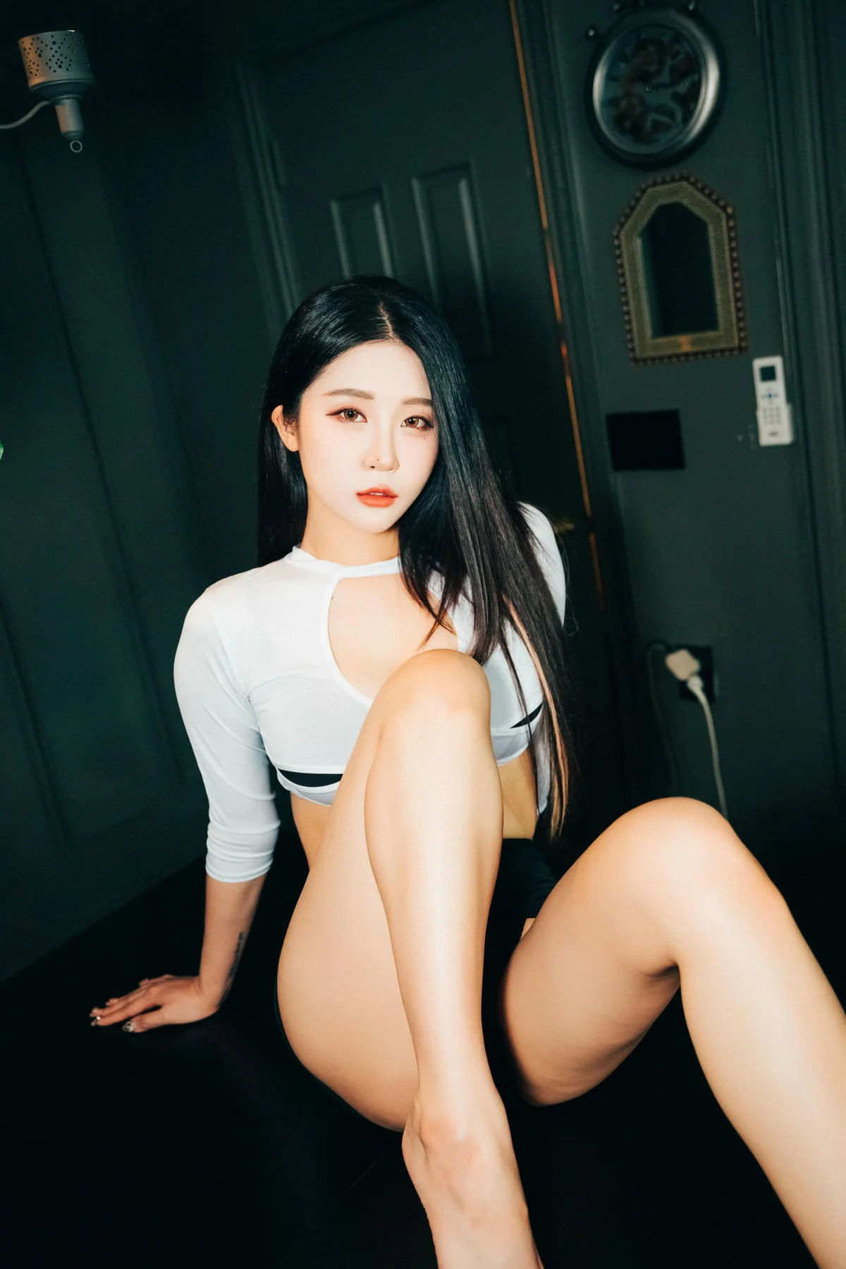Loozy  No.002 Loozy Bomi爆乳短裙玉足 - 6