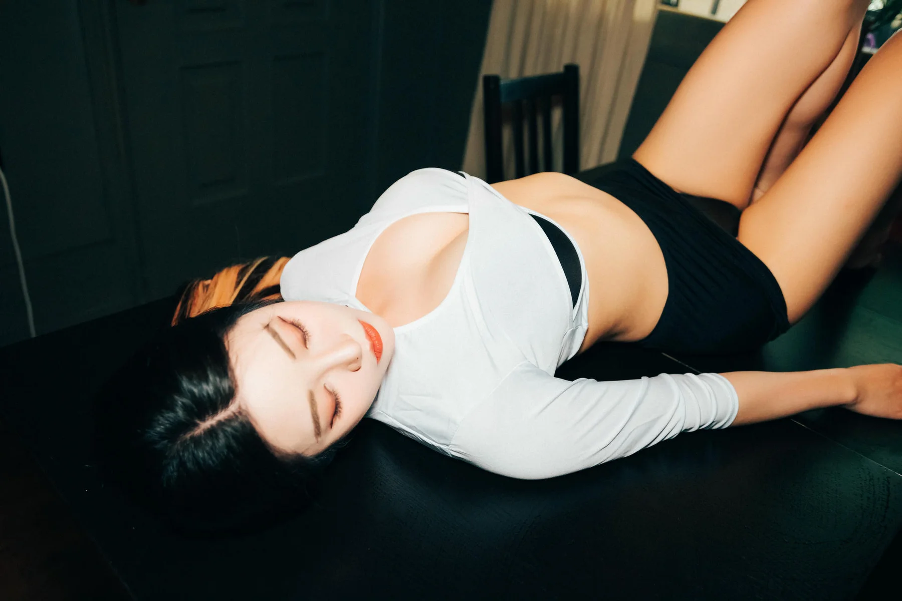Loozy  No.002 Loozy Bomi爆乳短裙玉足 - 10