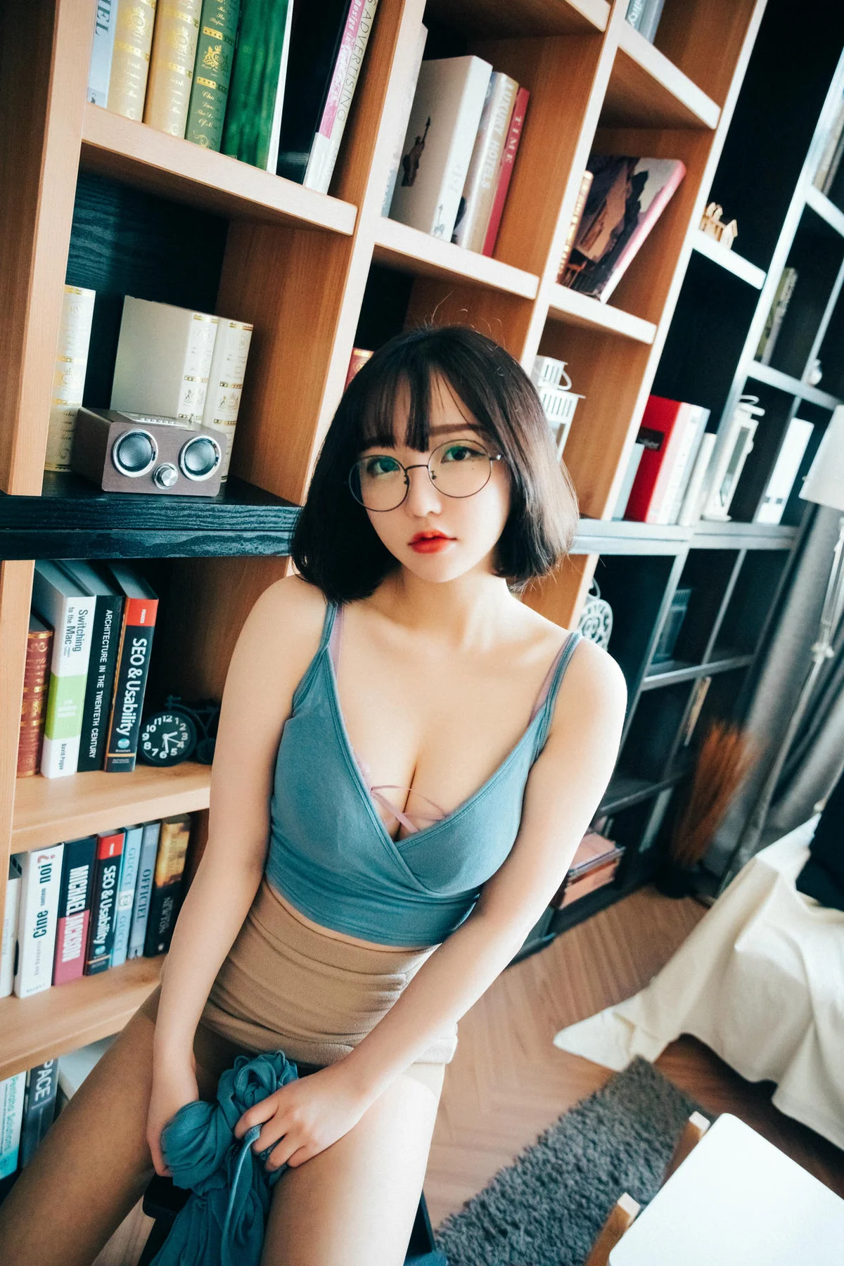 Loozy No.033 Ye-Eun玉背短发眼镜美女 - 2