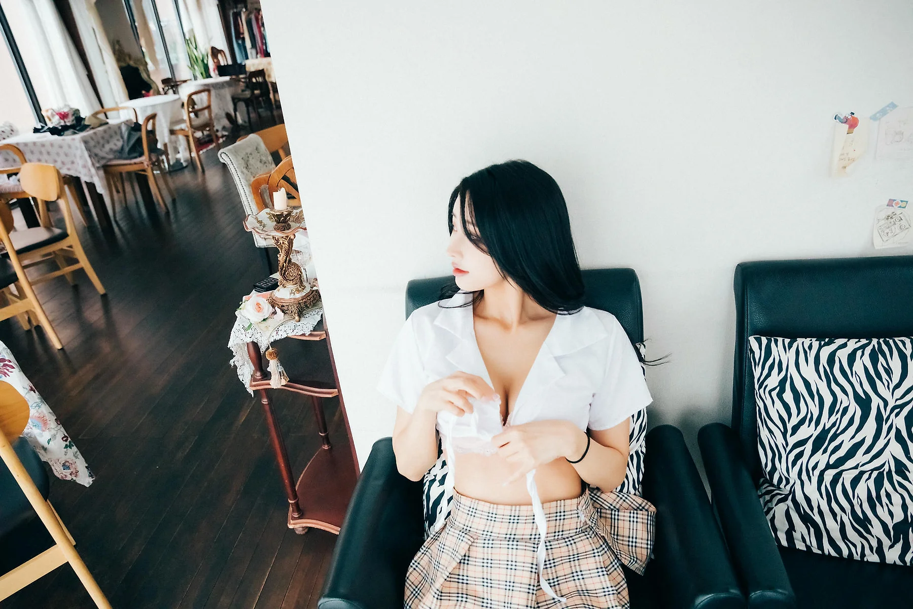 Loozy No.069 Yeonyu美臀黑丝短裙 - 1