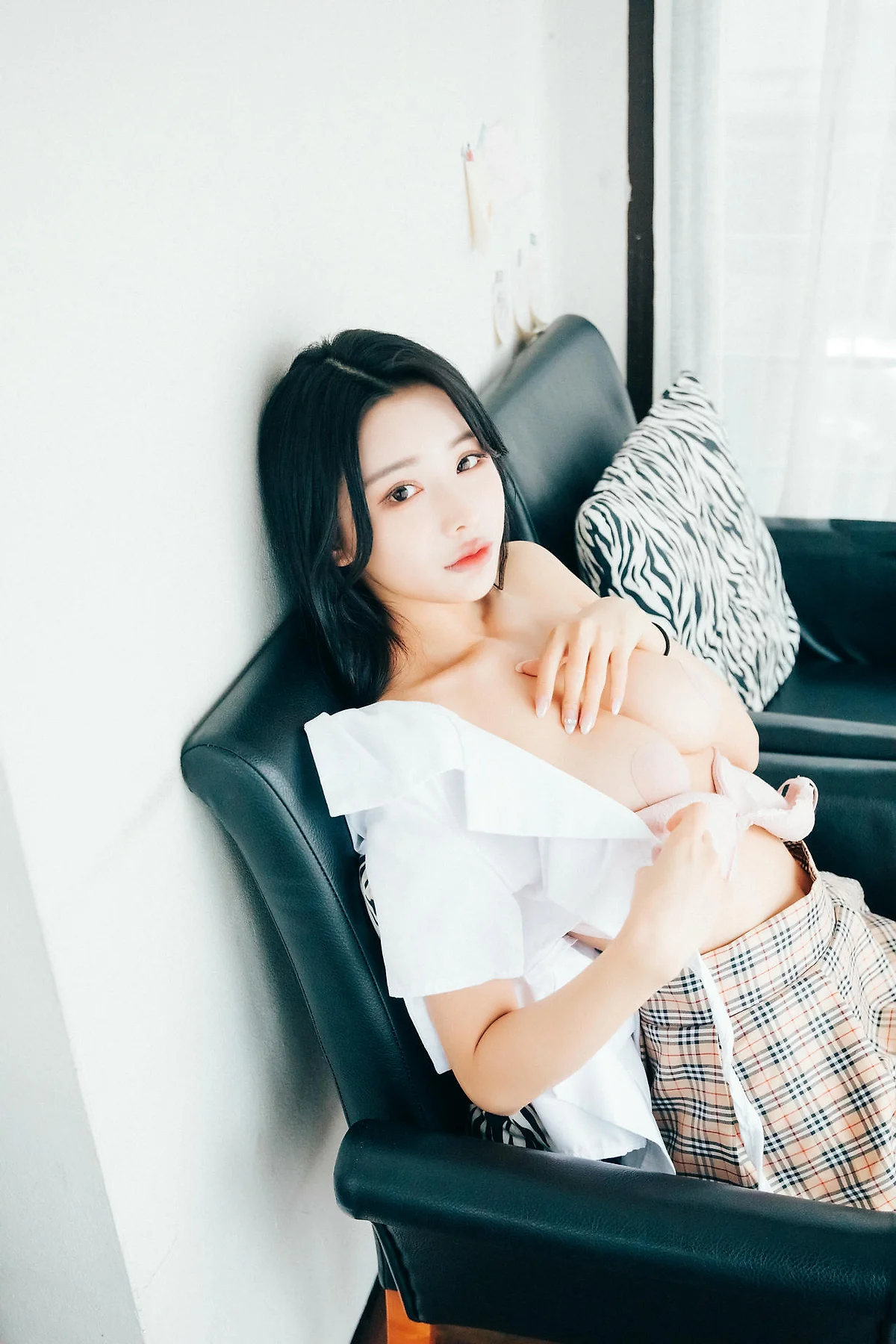 Loozy No.069 Yeonyu美臀黑丝短裙 - 4