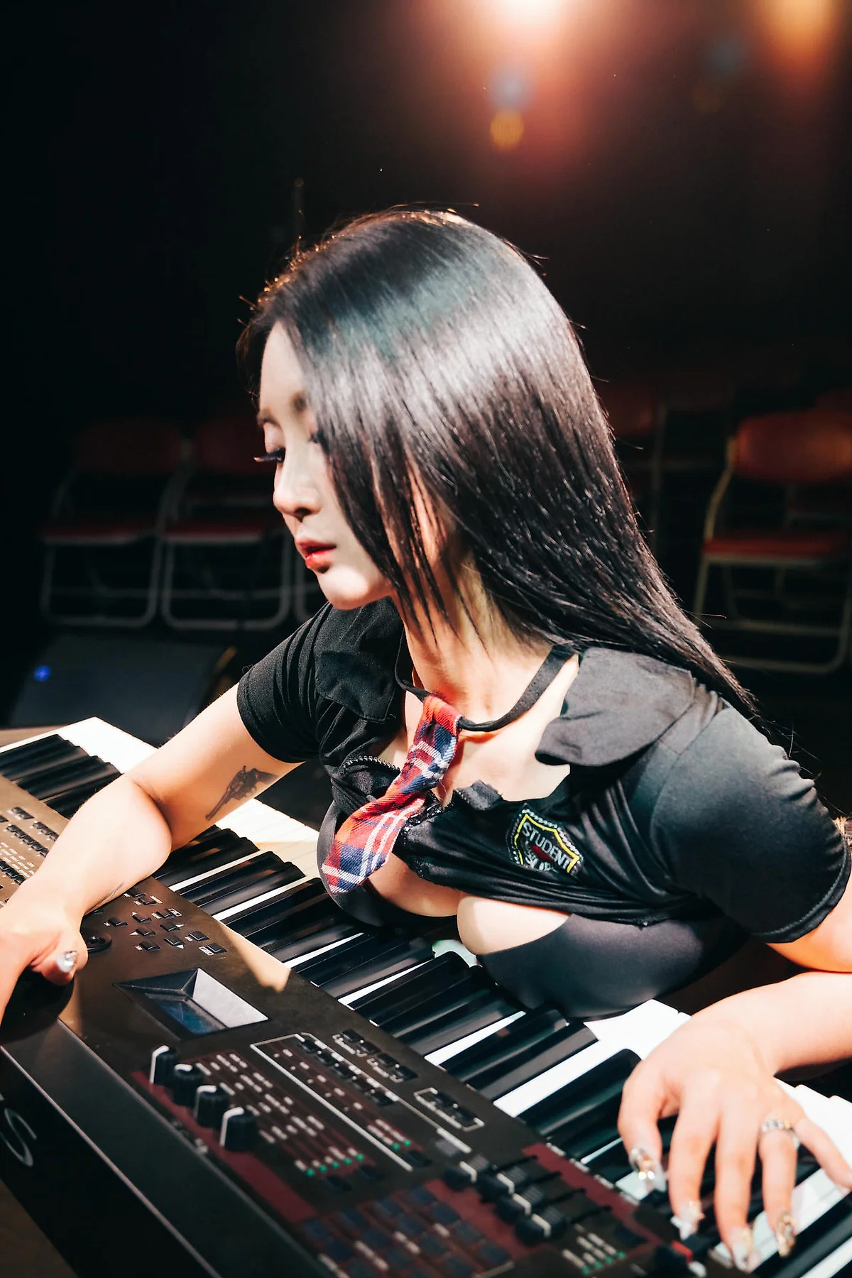 Loozy No.075 Bomi舞台写真翘臀 - 2