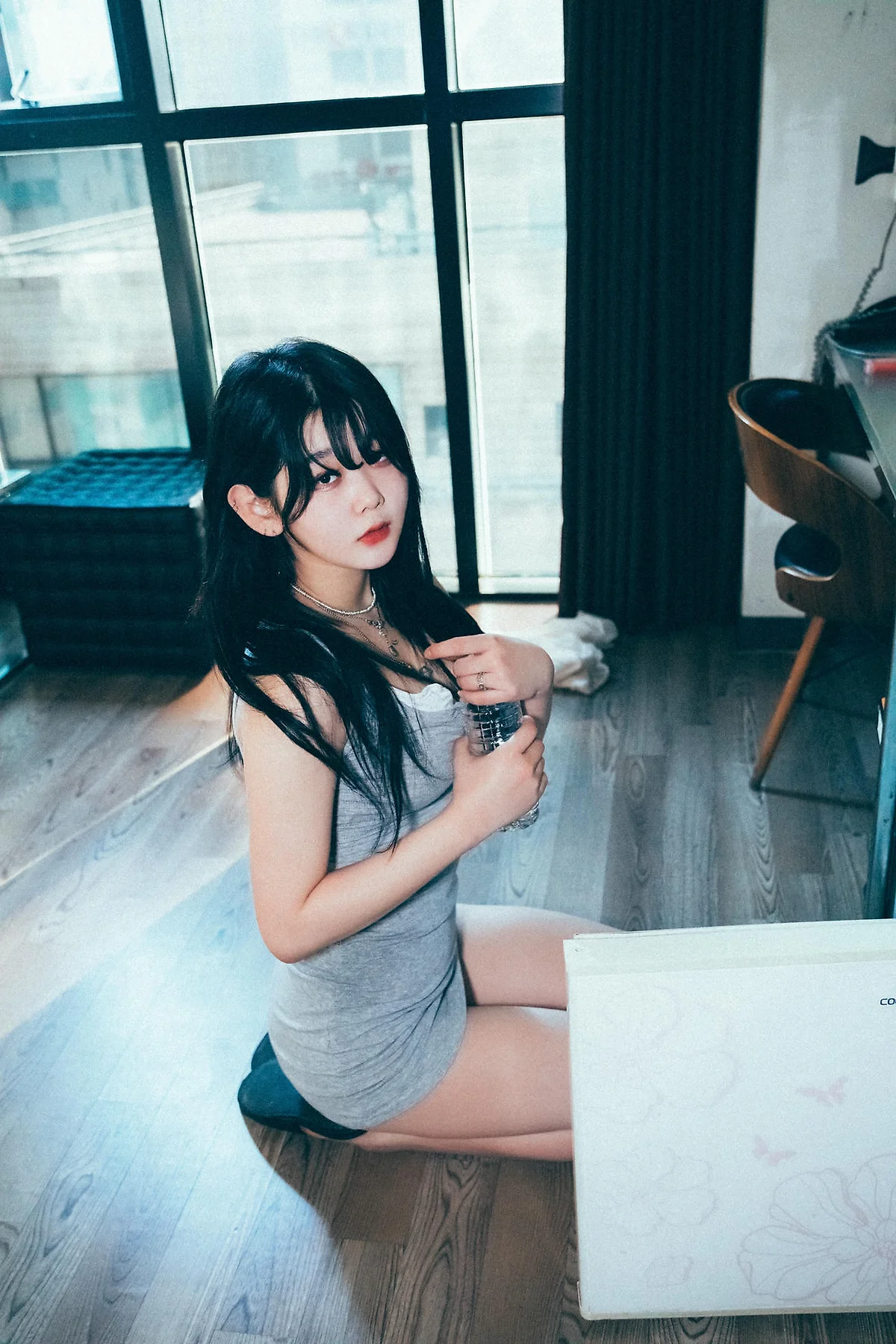 Loozy No.104 Zia灰色玉背紧身裙 - 2