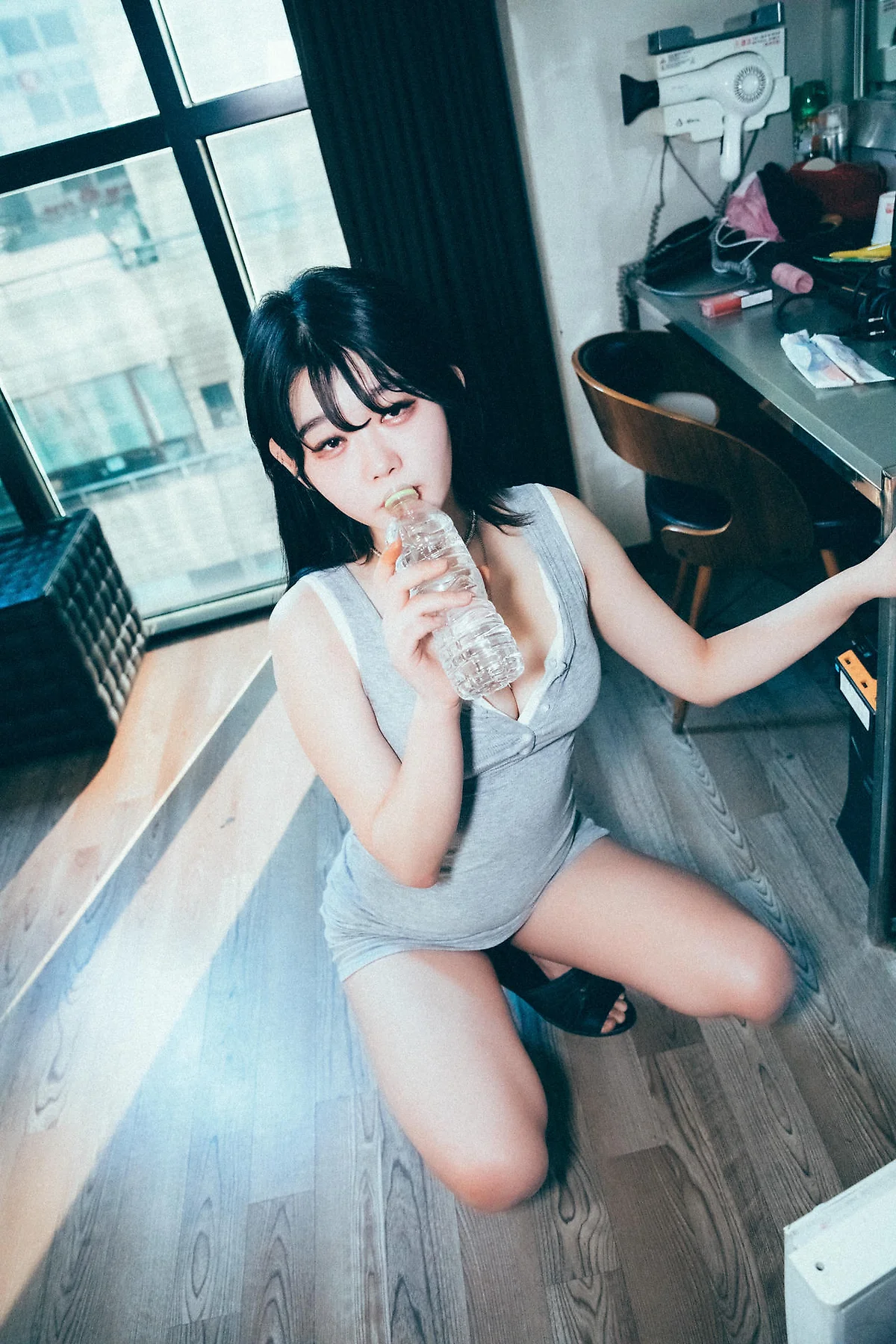 Loozy No.104 Zia灰色玉背紧身裙 - 4