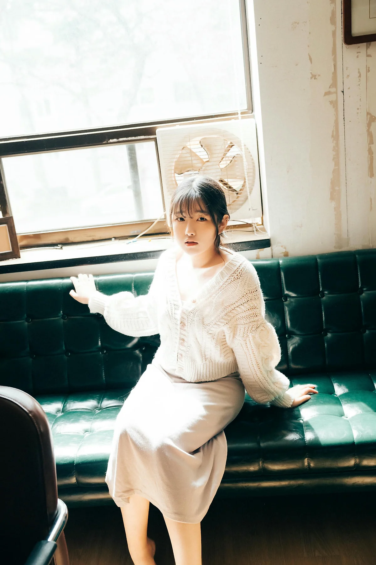 Loozy No.111 Sonson爆乳灰裙美女 - 2