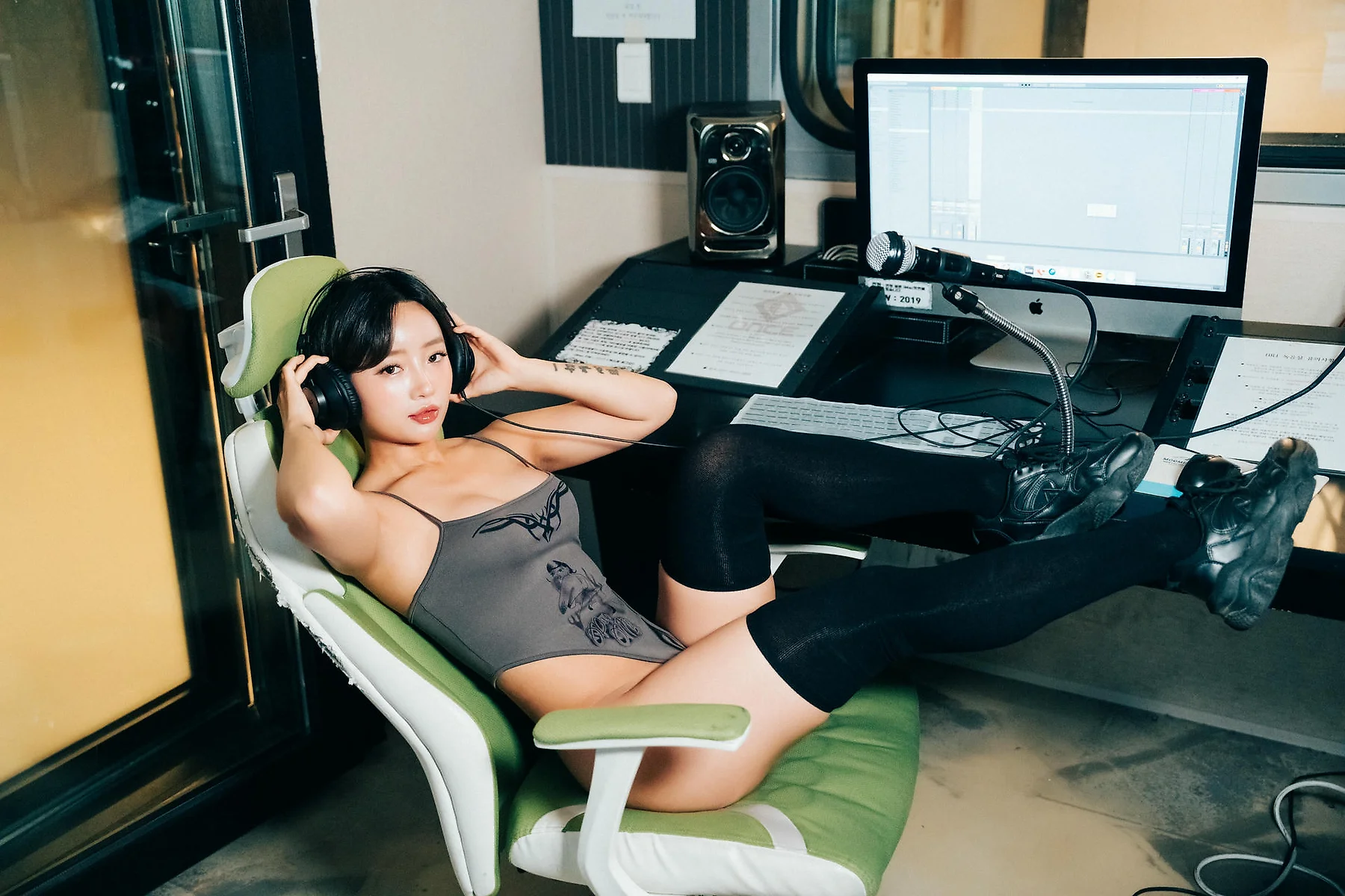 Loozy No.116 Booty Queen翘臀少女录音室 - 2