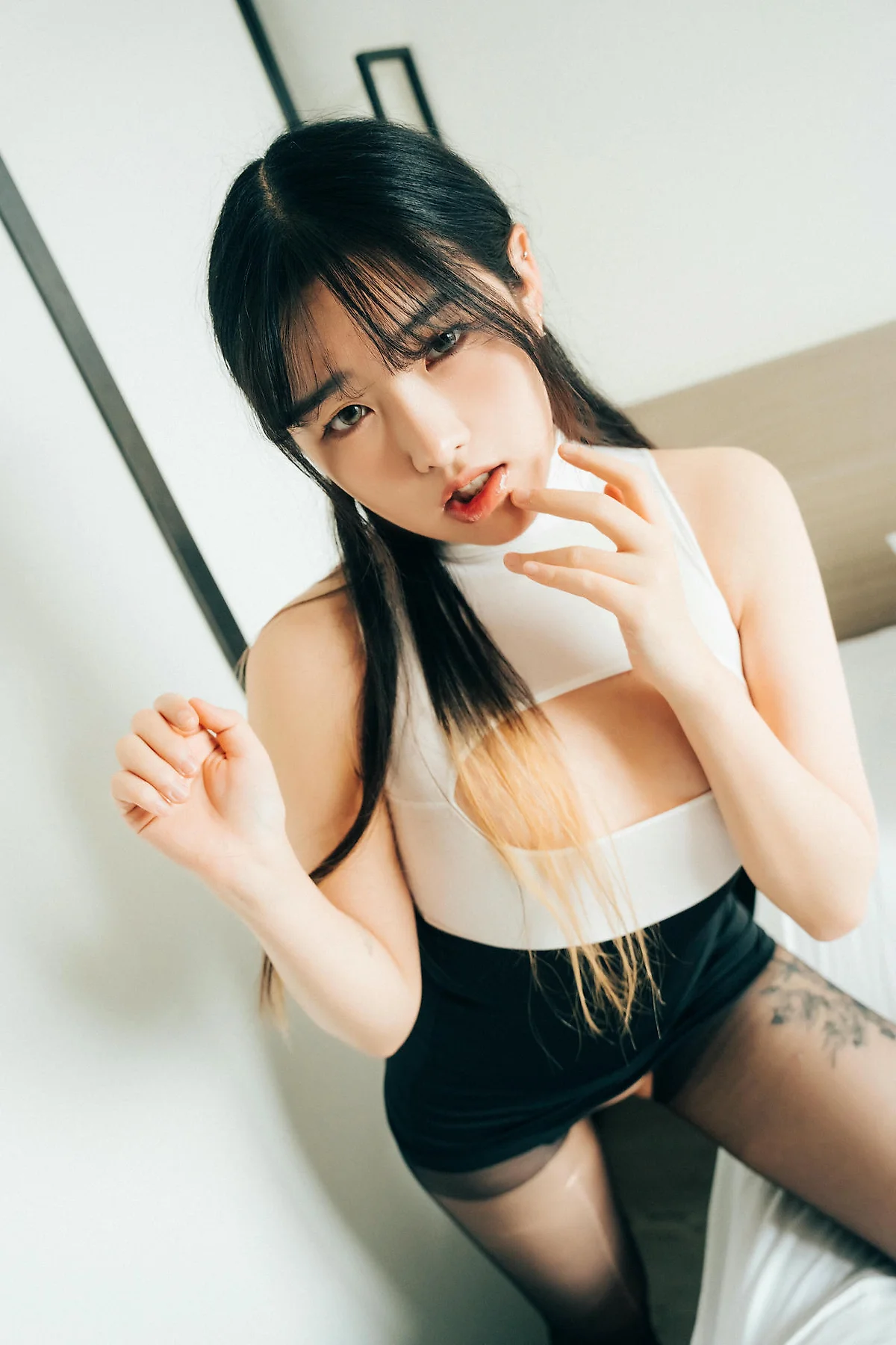 Loozy No.121 Sonson黑丝爆乳短裙 - 2