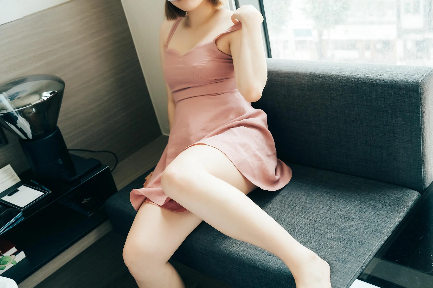 Loozy No.125 Chaewon粉色裙子香肩美腿写真 - 1