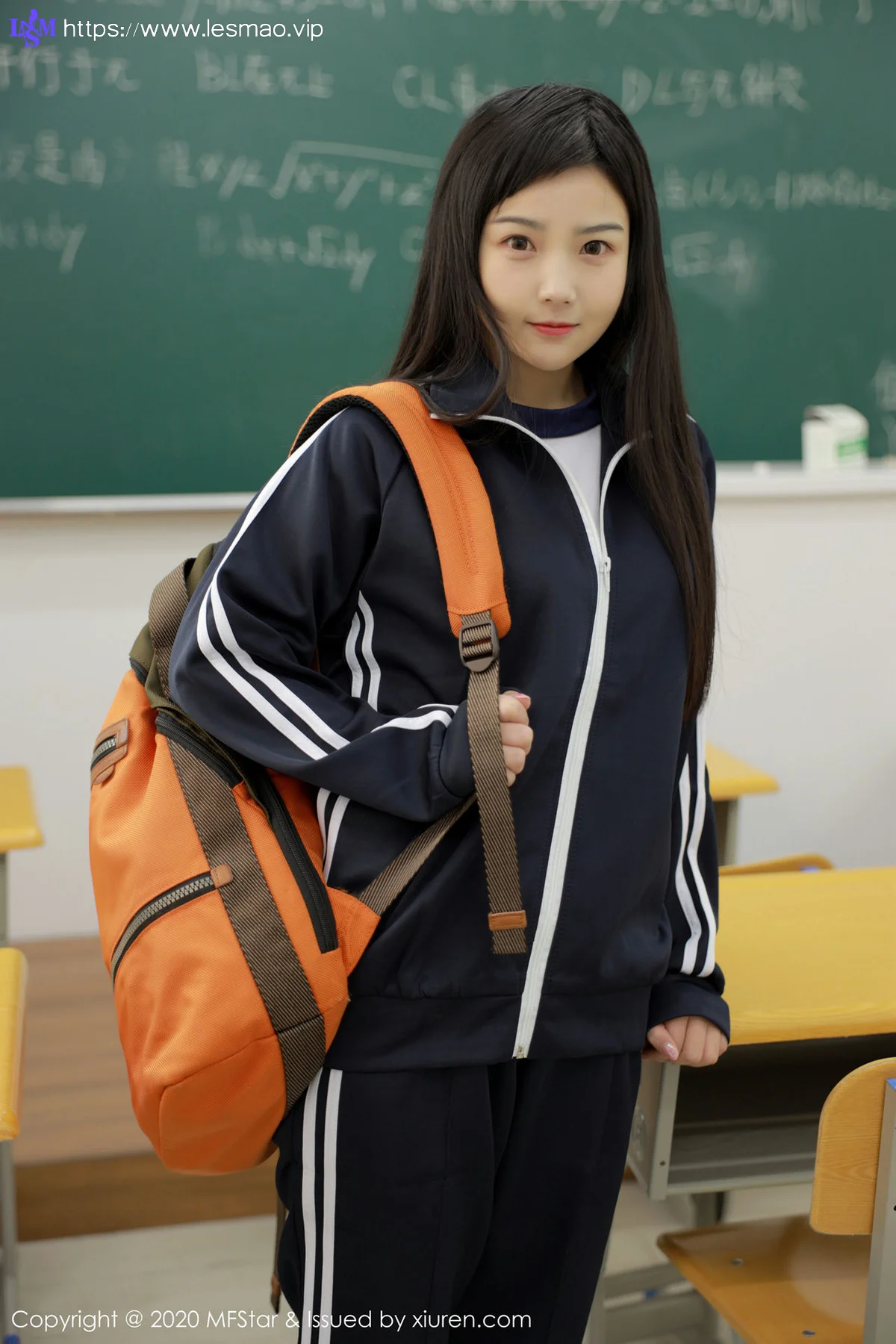 MFStar 模范学院 Vol.273 童颜巨乳 徐微微mia  学生制服写真 - 1