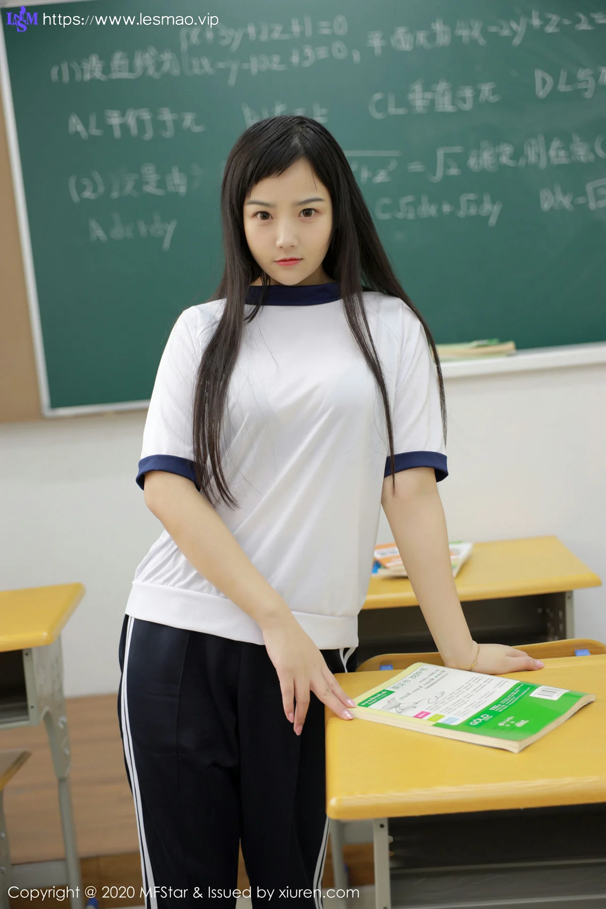 MFStar 模范学院 Vol.273 童颜巨乳 徐微微mia  学生制服写真 - 2