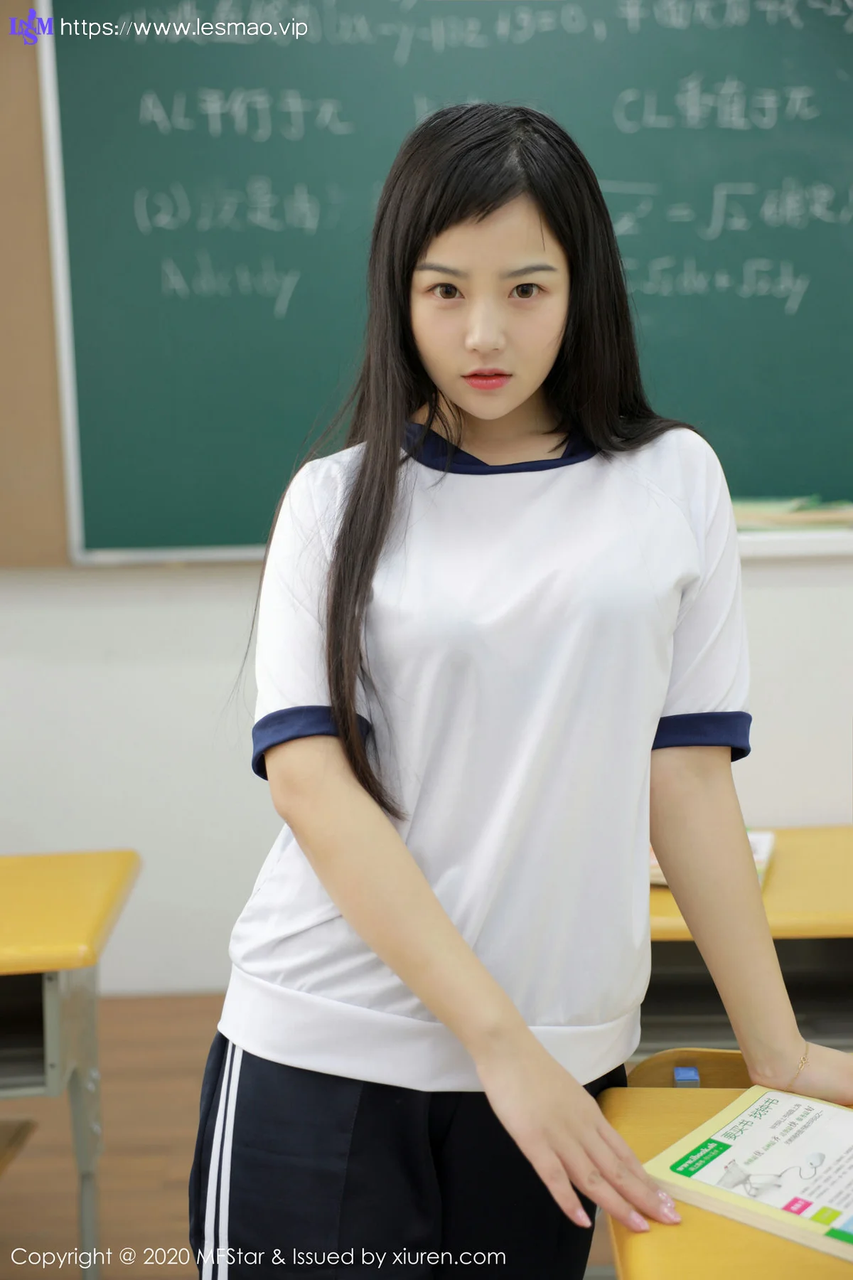 MFStar 模范学院 Vol.273 童颜巨乳 徐微微mia  学生制服写真 - 3