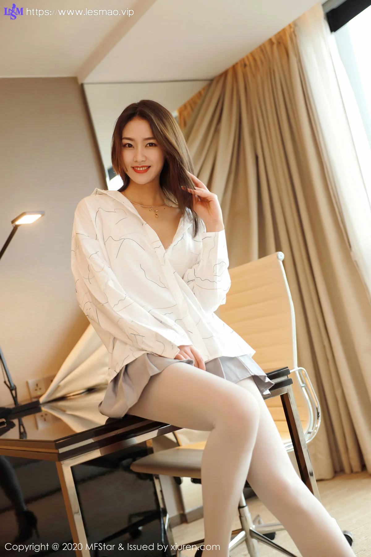 MFStar 模范学院 Vol.303 衬衫短裙丝袜JK服饰 方子萱 首套写真 - 4