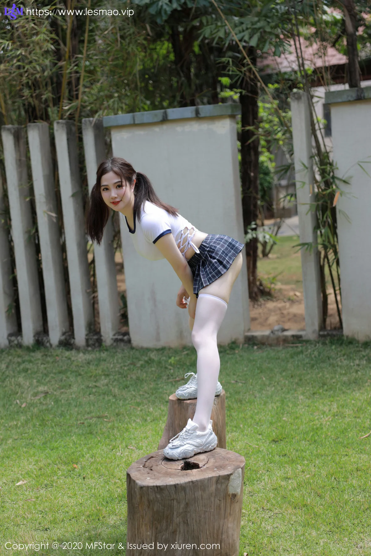 MFStar 模范学院 Vol.305 蛋糕Cake 短裙与筒袜 三亚旅拍写真 - 3
