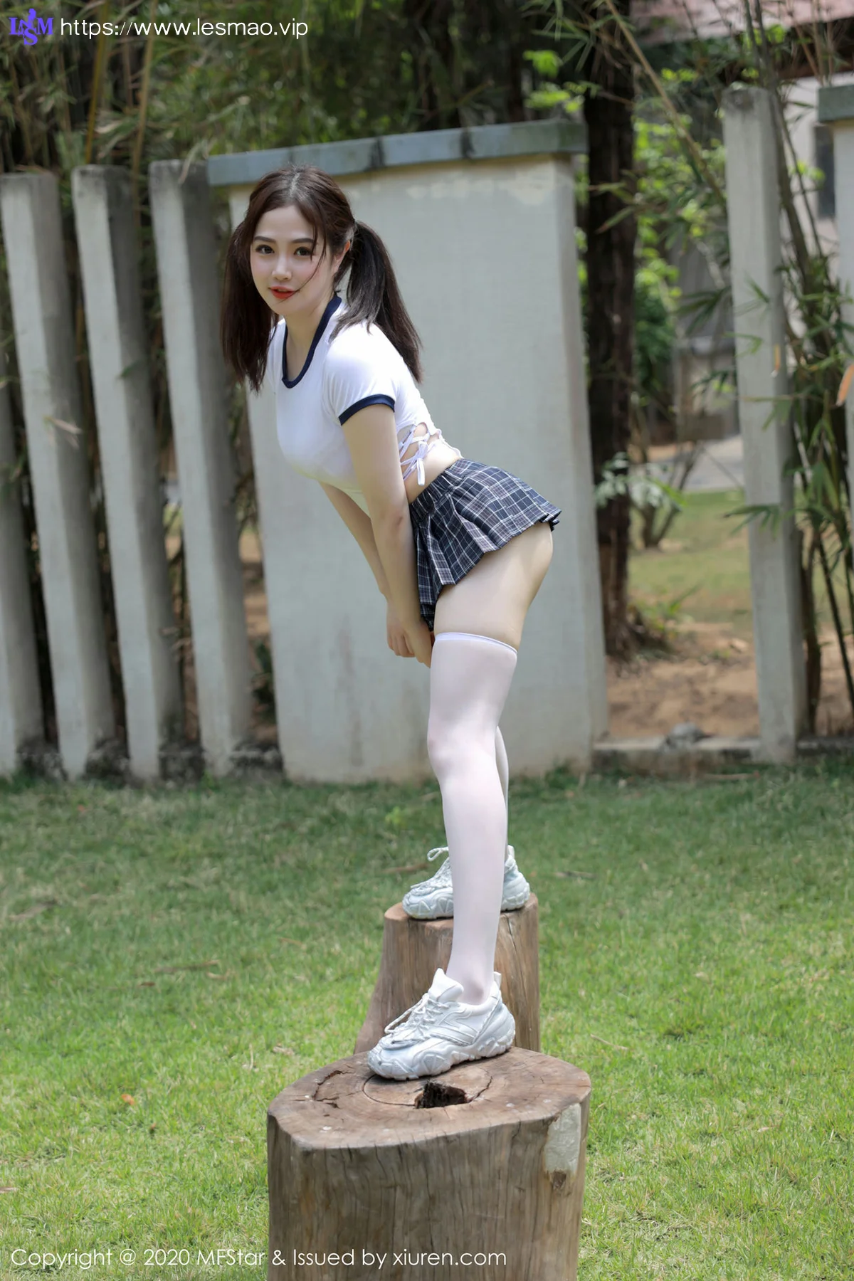 MFStar 模范学院 Vol.305 蛋糕Cake 短裙与筒袜 三亚旅拍写真 - 4