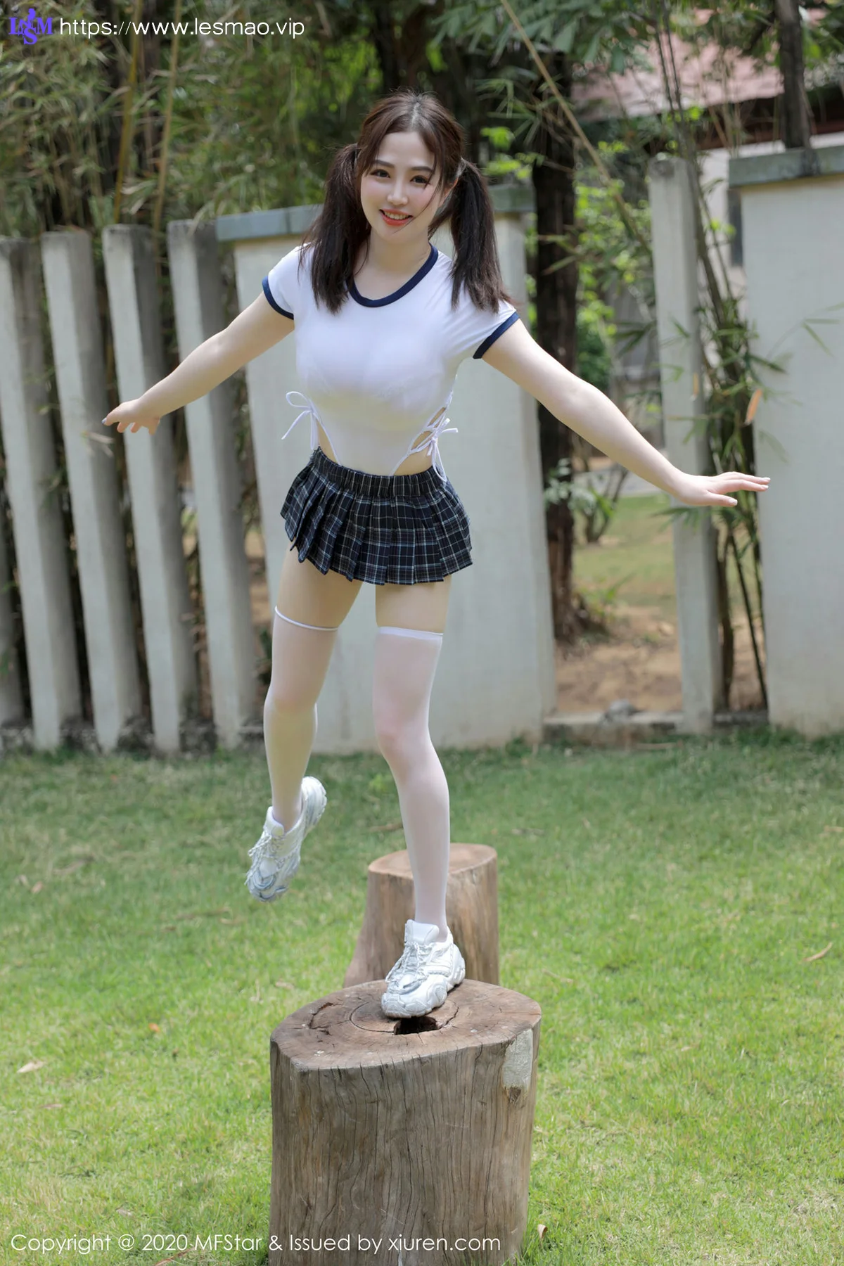 MFStar 模范学院 Vol.305 蛋糕Cake 短裙与筒袜 三亚旅拍写真 - 5