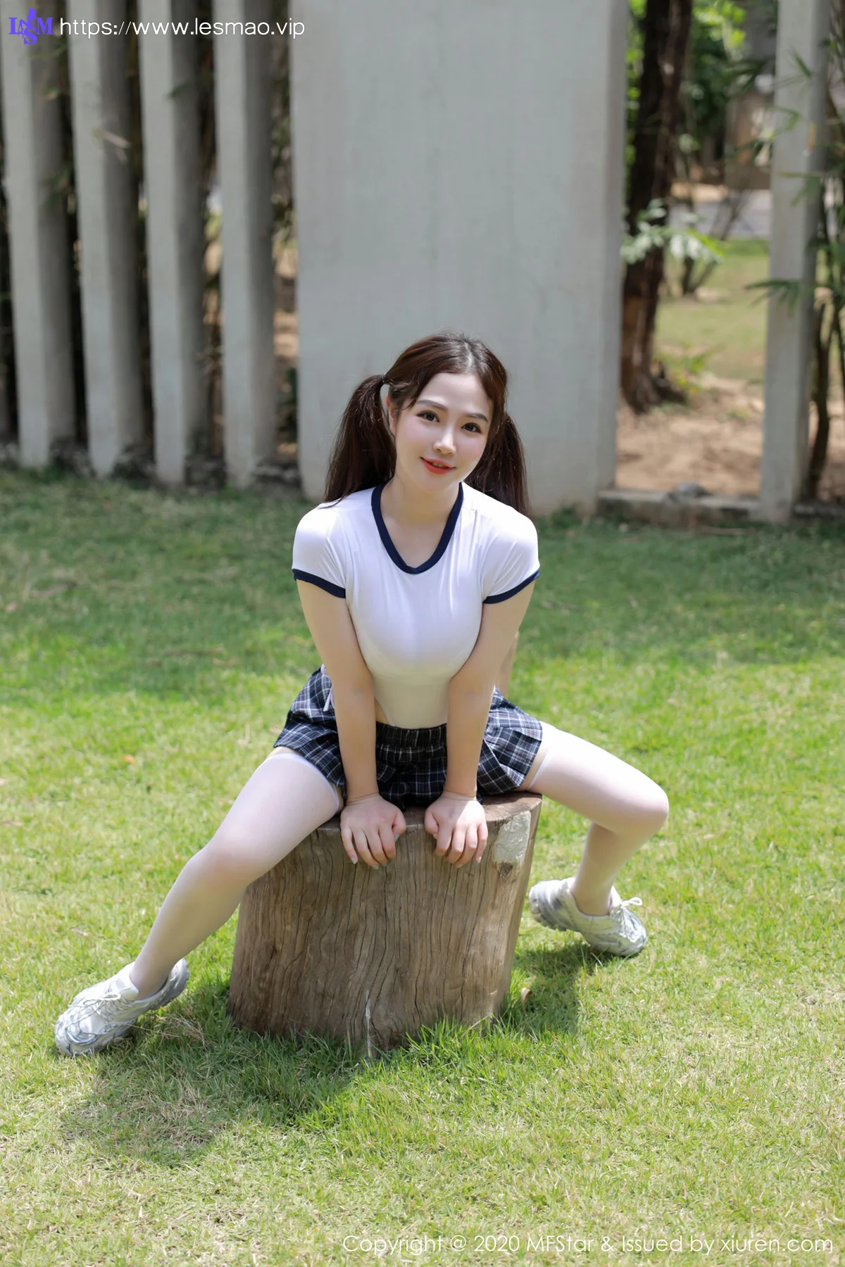 MFStar 模范学院 Vol.305 蛋糕Cake 短裙与筒袜 三亚旅拍写真 - 8