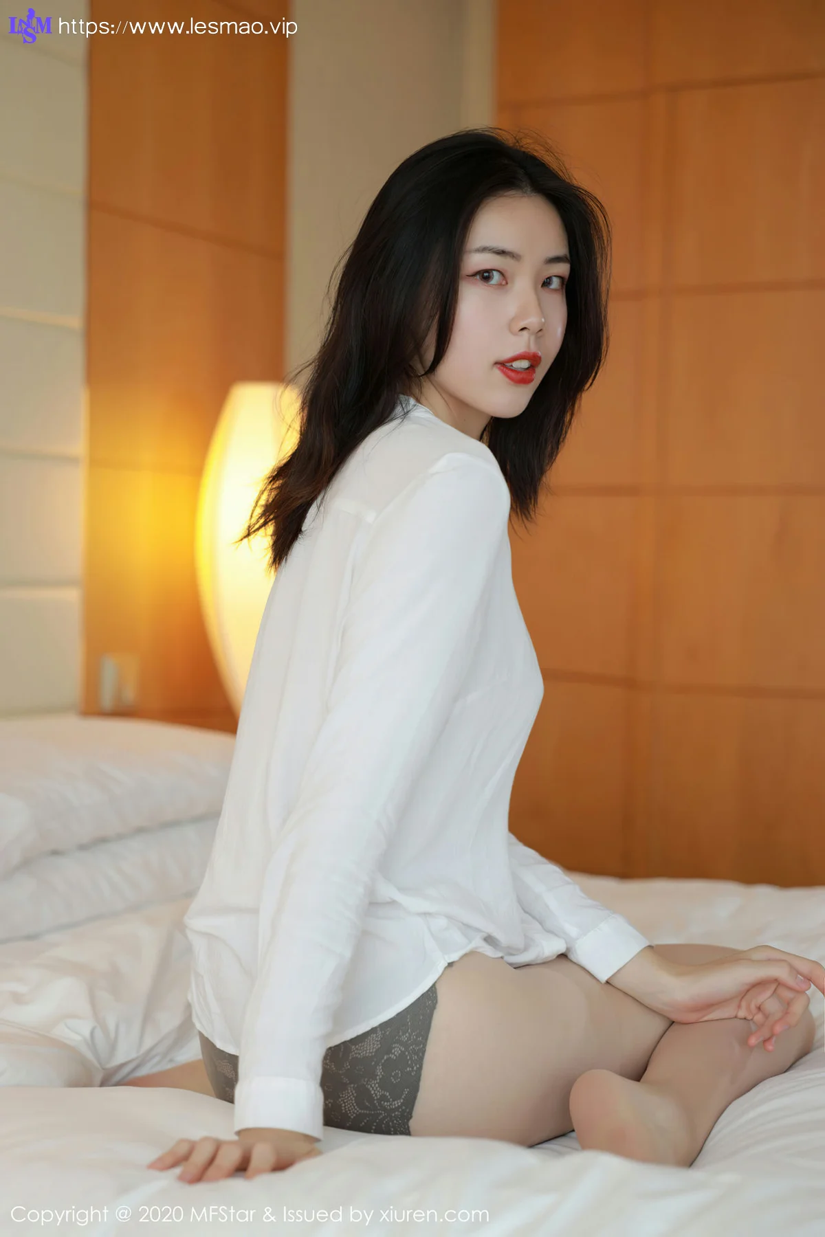 MFStar 模范学院 Vol.406 欧阳美萱 白衬衫与朦胧丝袜 - 6