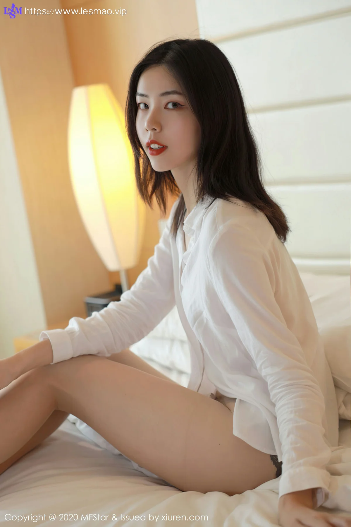 MFStar 模范学院 Vol.406 欧阳美萱 白衬衫与朦胧丝袜 - 1