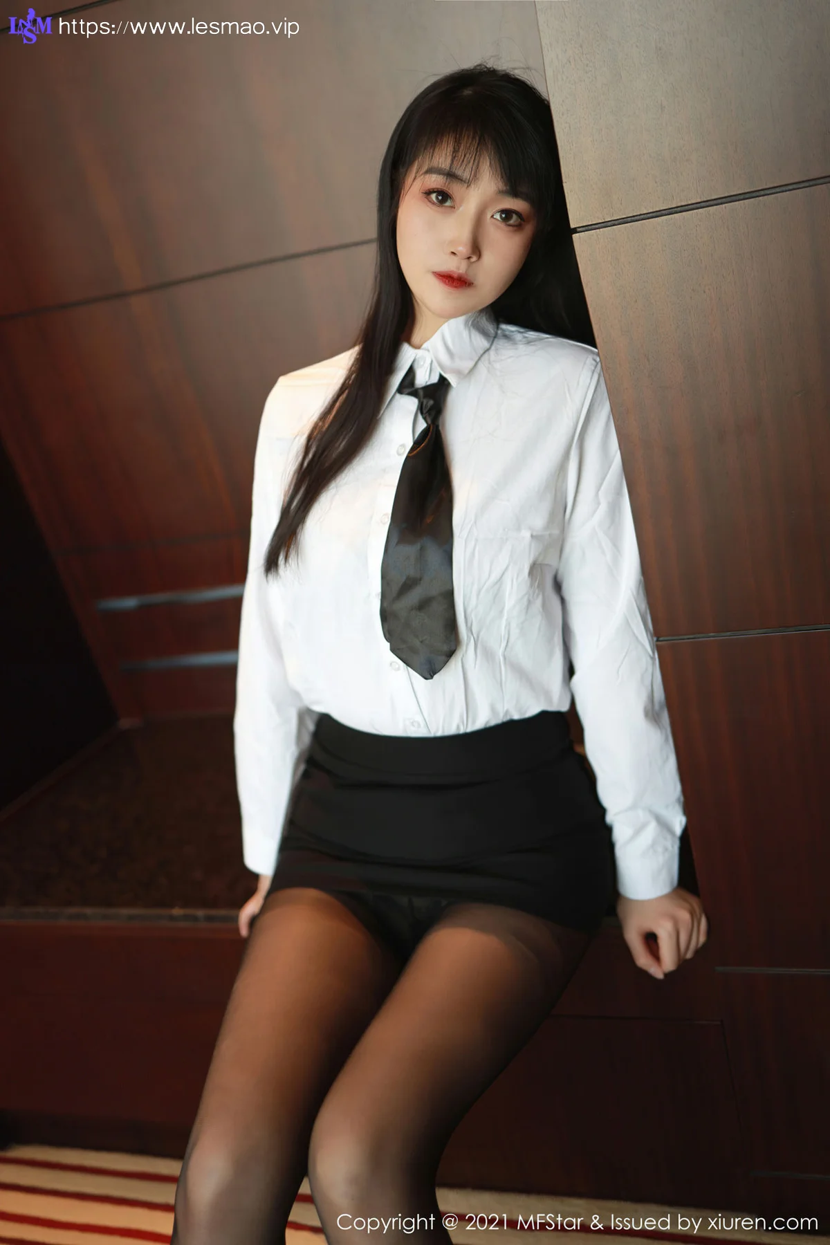 MFStar 模范学院 Vol.449   新人首套写真 锅包又you白衬衫黑丝 - 2