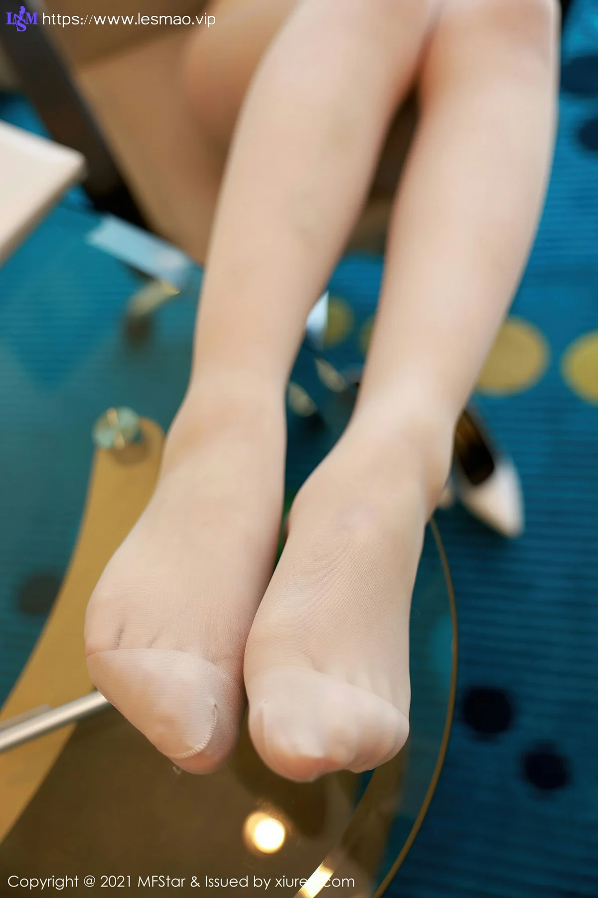 MFStar 模范学院 Vol.472  超低深V 玉兔miki 明艳短裙写真 - 9
