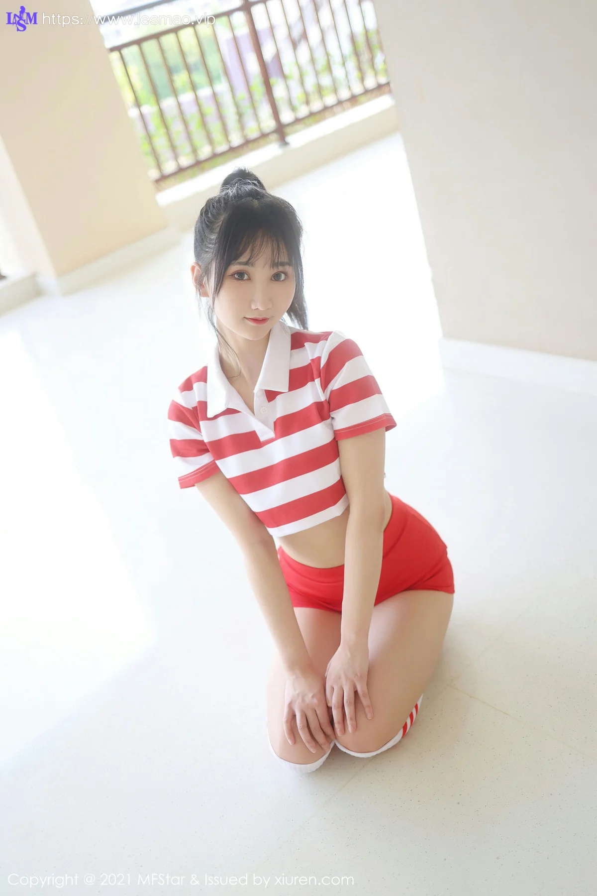 MFStar 模范学院 Vol.489 条纹筒袜 小果冻儿 清甜可人写真 - 1