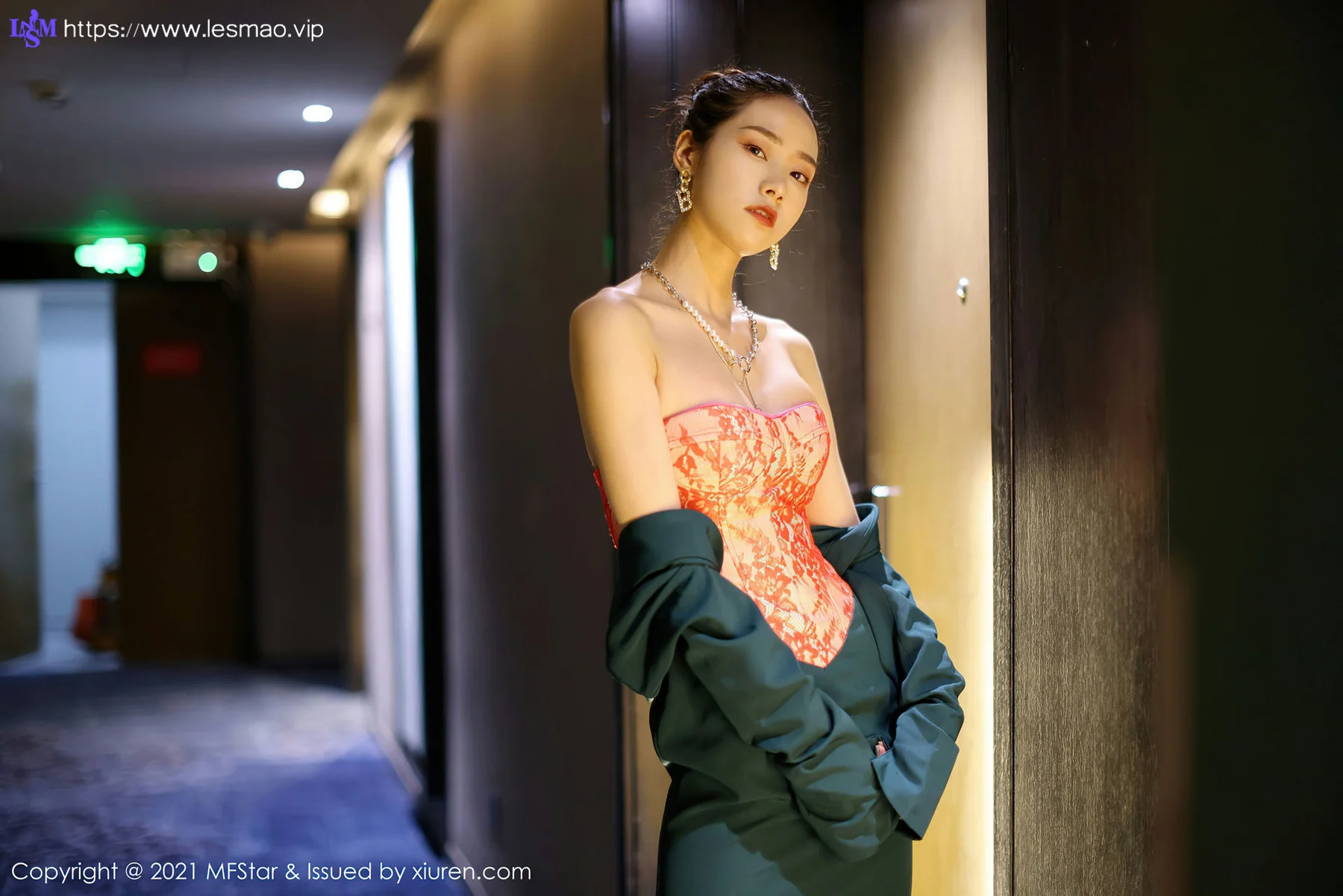 MFStar 模范学院 Vol.500 抹胸礼裙 方子萱 性感写真 - 7