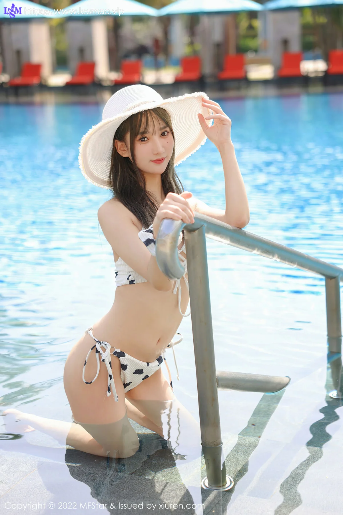 MFStar 模范学院 Vol.548 泳池外拍 小果冻儿 三亚旅拍22 - 9