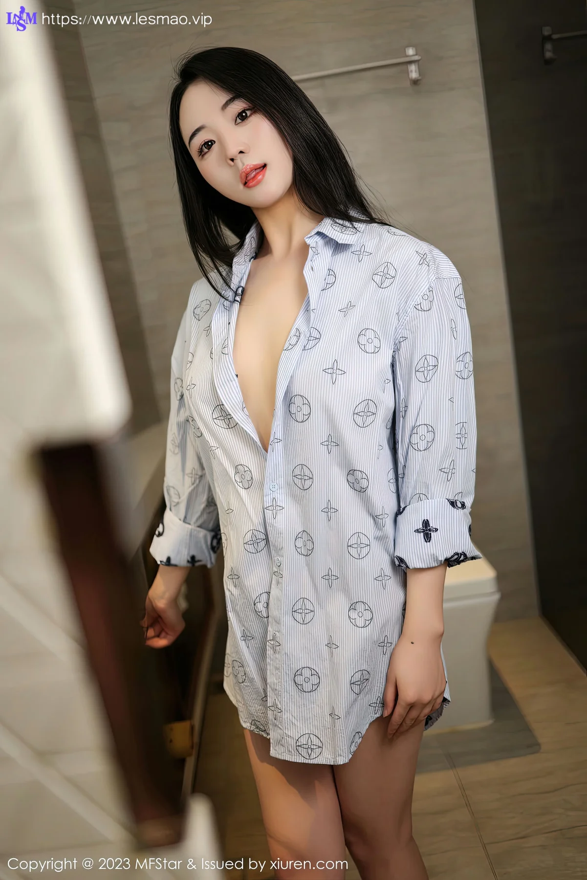 MFStar 模范学院 Vol.595 汐汐爱吃草莓 丰腴美臀第二套写真2 - 3