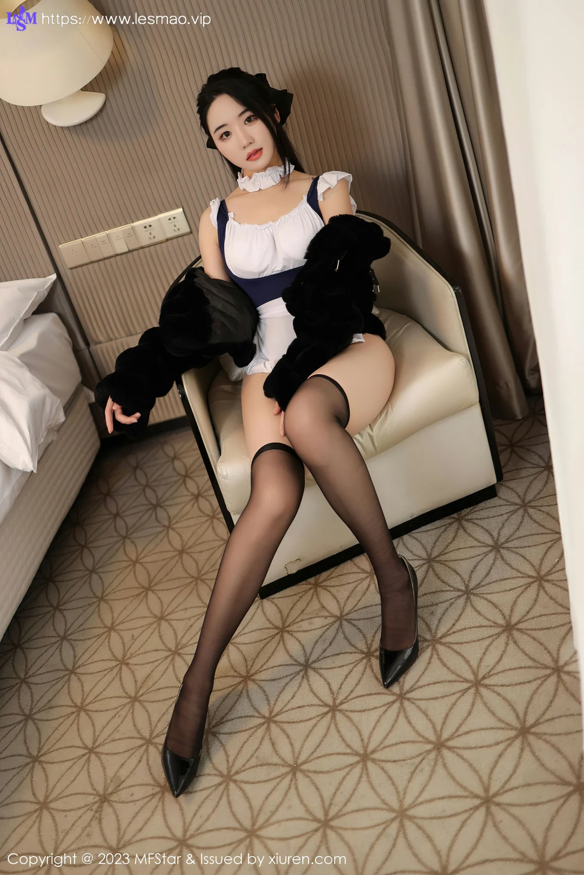 MFStar 模范学院 Vol.609 汐汐爱吃草莓 黑白拼色女仆写真 - 4