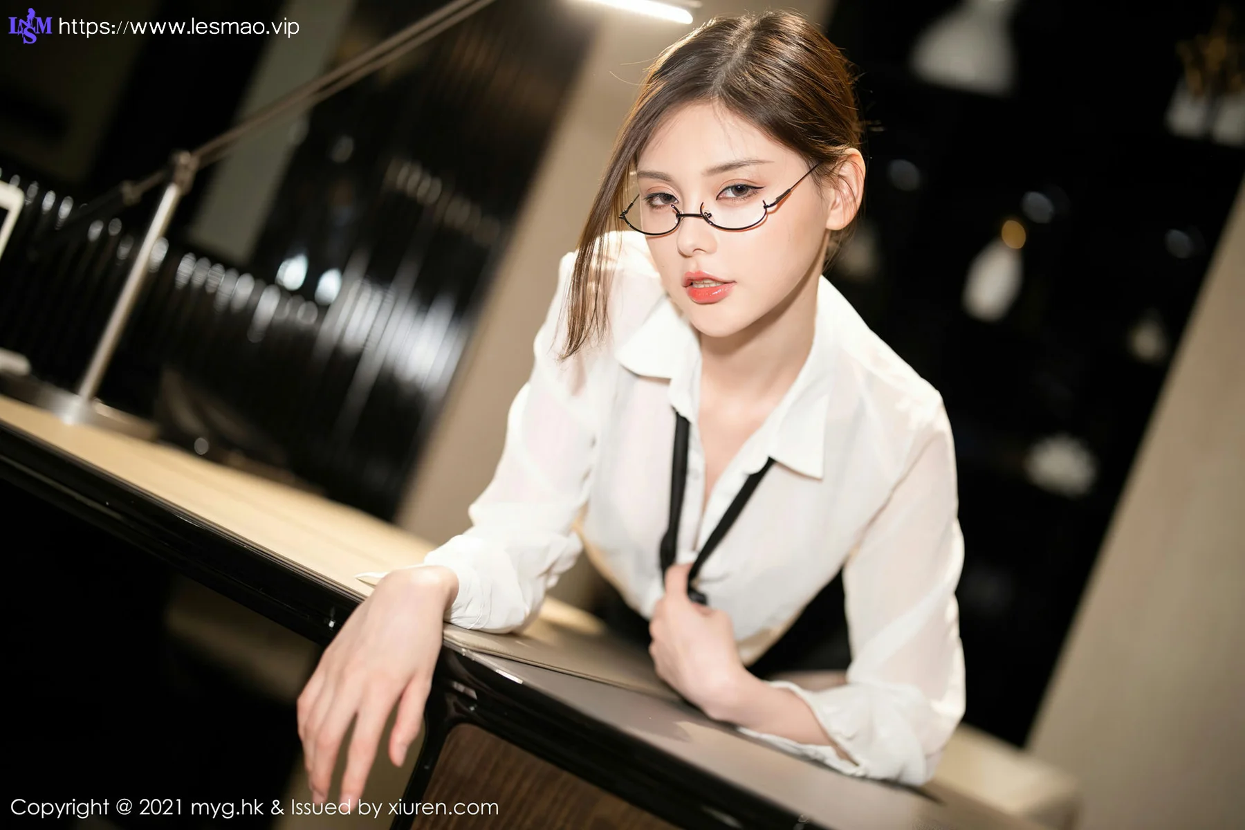 MyGirl 美媛馆 Vol.547 职场眼镜OL 小夕juju 江浙沪旅拍写真1 - 7