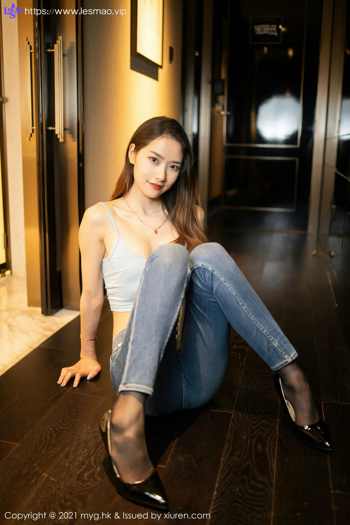 MyGirl 美媛馆 Vol.567 牛仔裤与黑丝 方子萱 江浙沪旅拍写真1 - 2