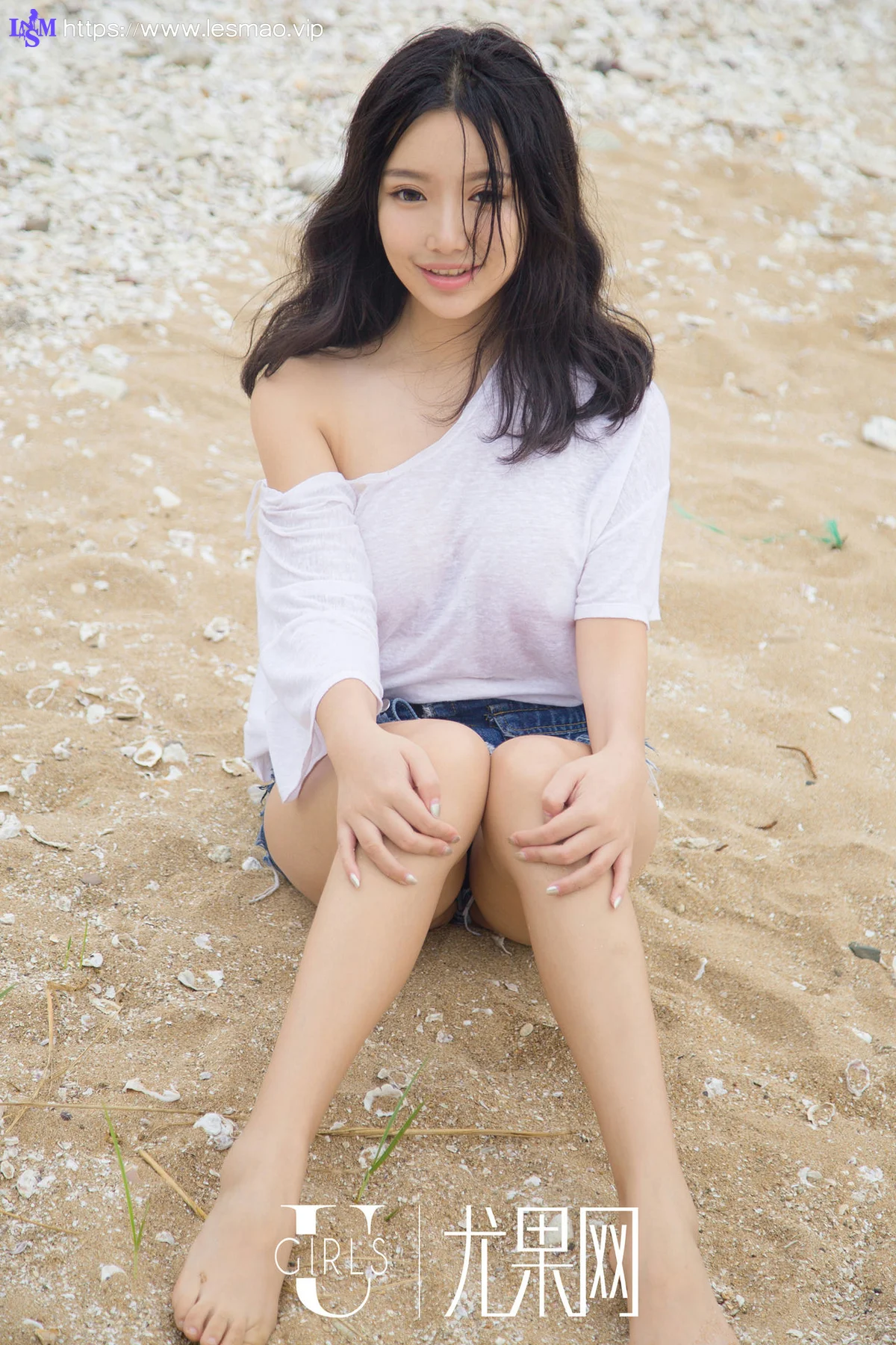UGirls 尤果写真 No.T26 大胸妹倪叶藤和艾小青之风从海边来 - 1