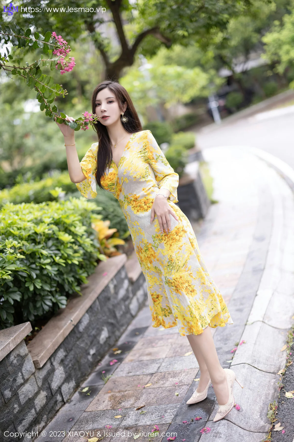 XIAOYU  语画  Vol.1066  小蛮妖Yummy 诱人原色丝袜贵州旅拍写真11 - 4