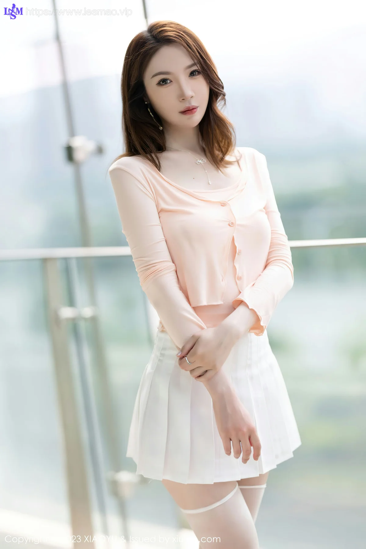 XIAOYU  语画  Vol.1069  梦心玥 诱人白色丝袜性感写真1 - 2