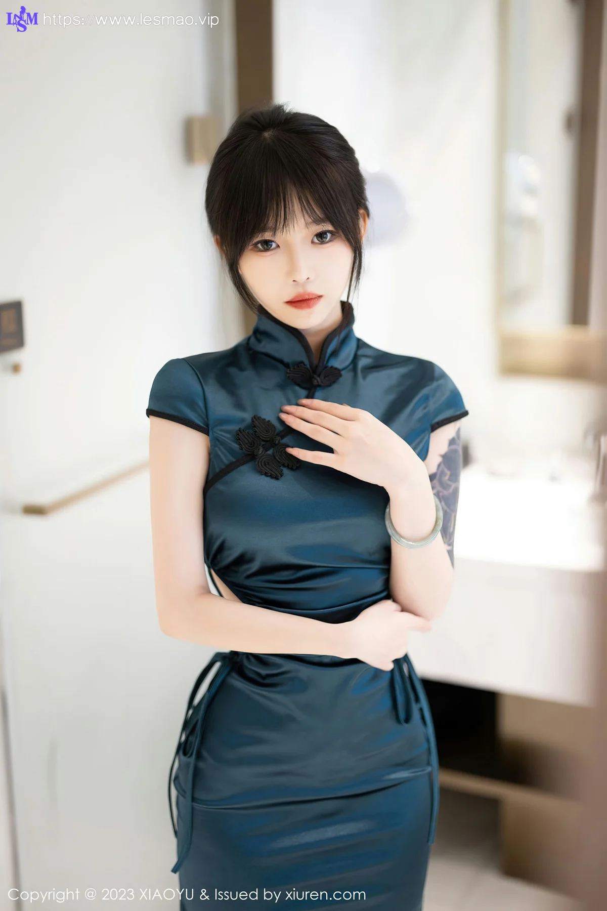 XIAOYU  语画  Vol.1077  奶瓶. 蓝色旗袍性感写真1 - 4